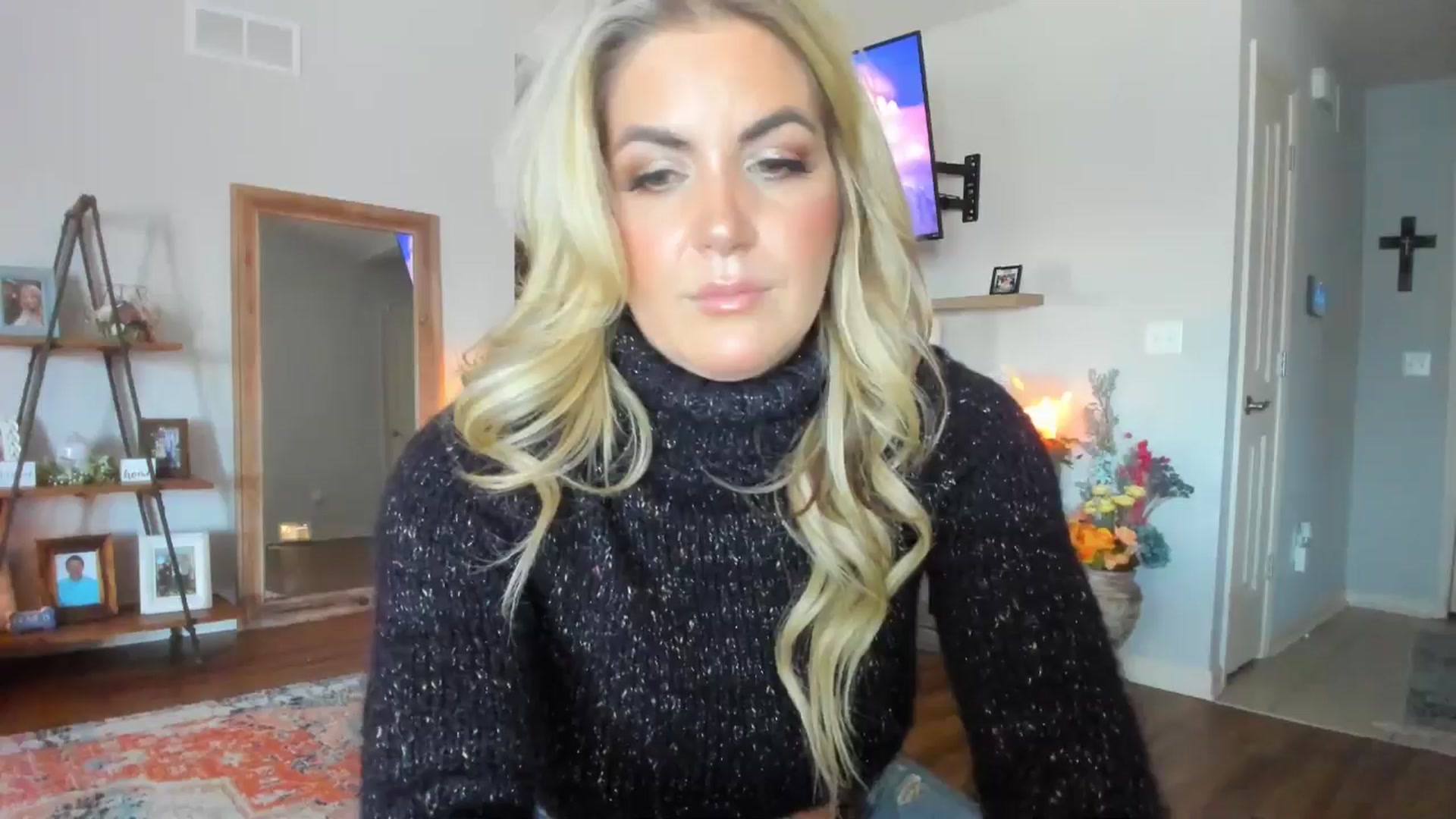 Gallery image thumbnail from Marilyn_BDAY's myfreecams stream on, 01/27/2025, 19:23 image 6 of 20