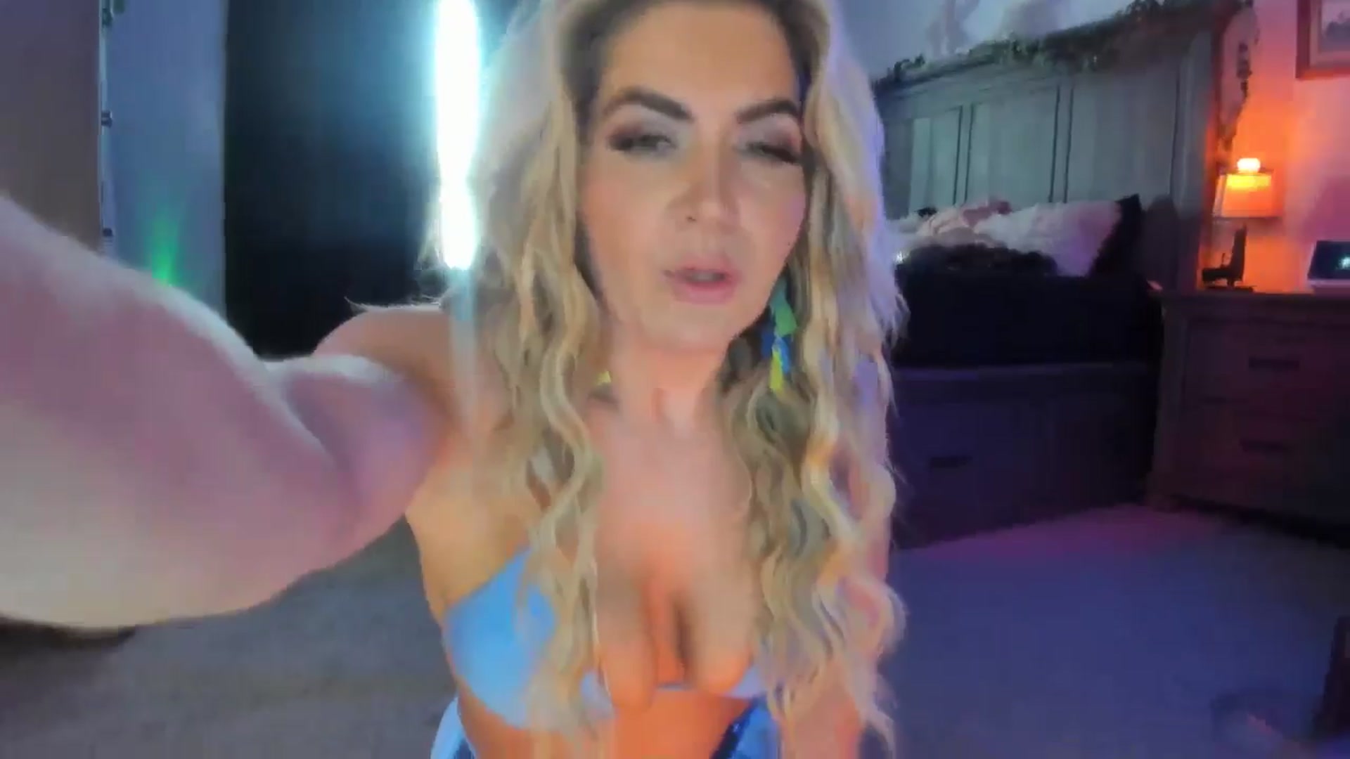 Gallery image thumbnail from Marilyn_BDAY's myfreecams stream on, 02/03/2025, 18:30 image 19 of 20