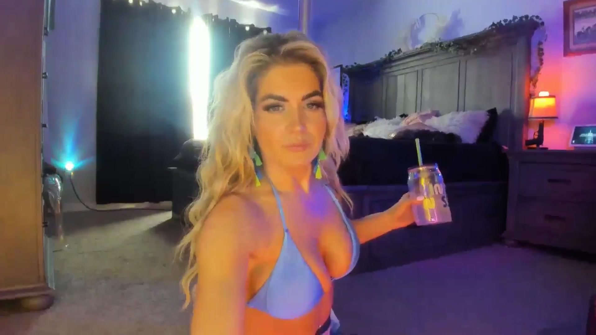 Gallery image thumbnail from Marilyn_BDAY's myfreecams stream on, 02/03/2025, 18:30 image 20 of 20