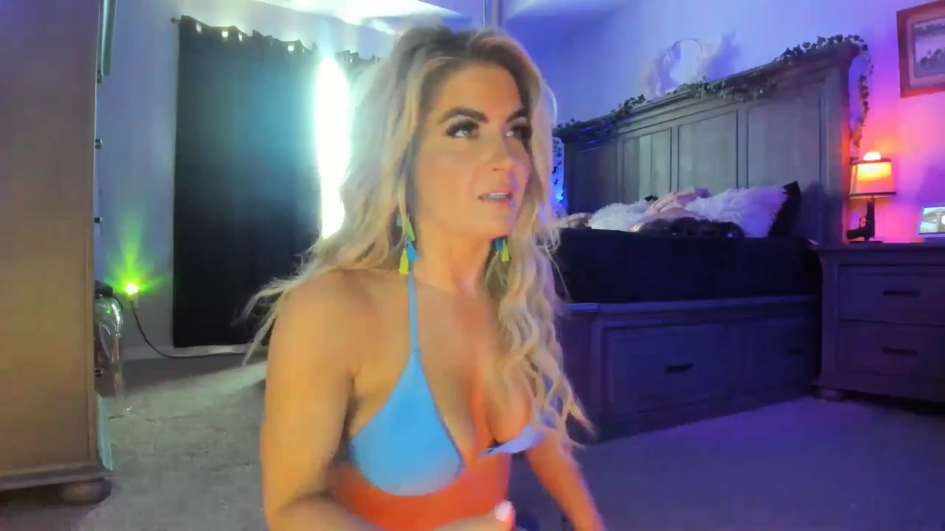 Gallery image thumbnail from Marilyn_BDAY's myfreecams stream on, 02/03/2025, 19:00 image 12 of 20
