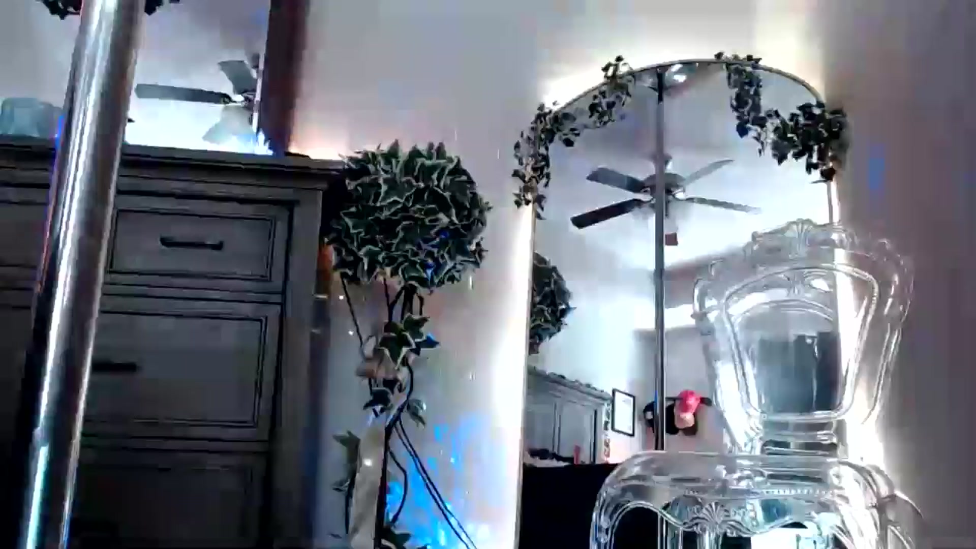 Gallery image thumbnail from Marilyn_XO's myfreecams stream on, 10/03/2024, 18:47 image 10 of 20