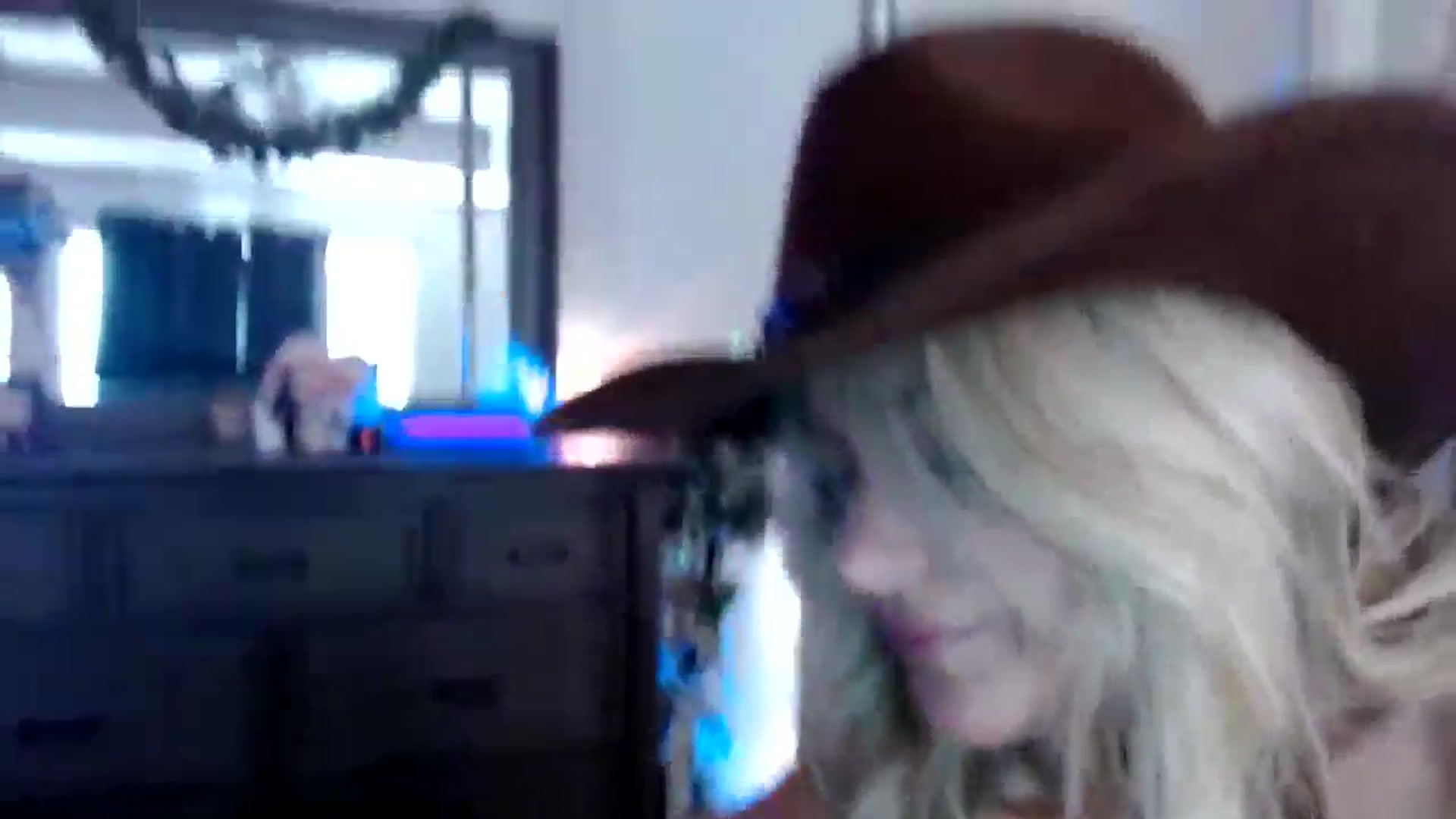 Gallery image thumbnail from Marilyn_XO's myfreecams stream on, 10/04/2024, 20:10 image 9 of 20