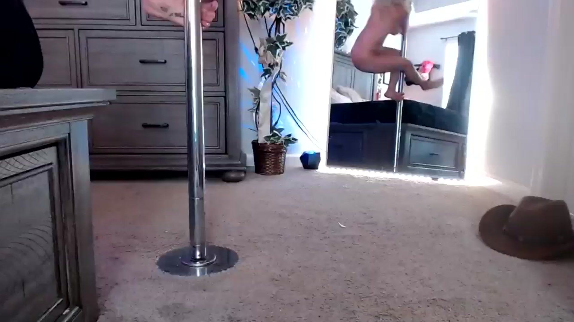 Gallery image thumbnail from Marilyn_XO's myfreecams stream on, 10/04/2024, 20:10 image 1 of 20