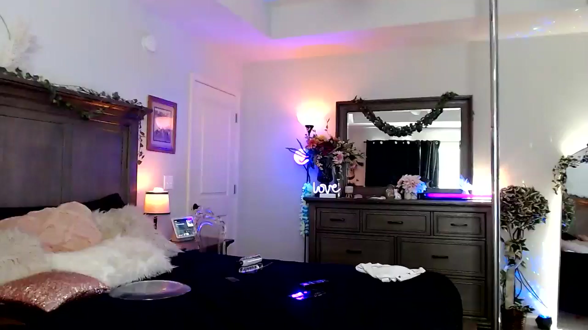 Gallery image thumbnail from Marilyn_XO's myfreecams stream on, 10/07/2024, 22:35 image 10 of 20
