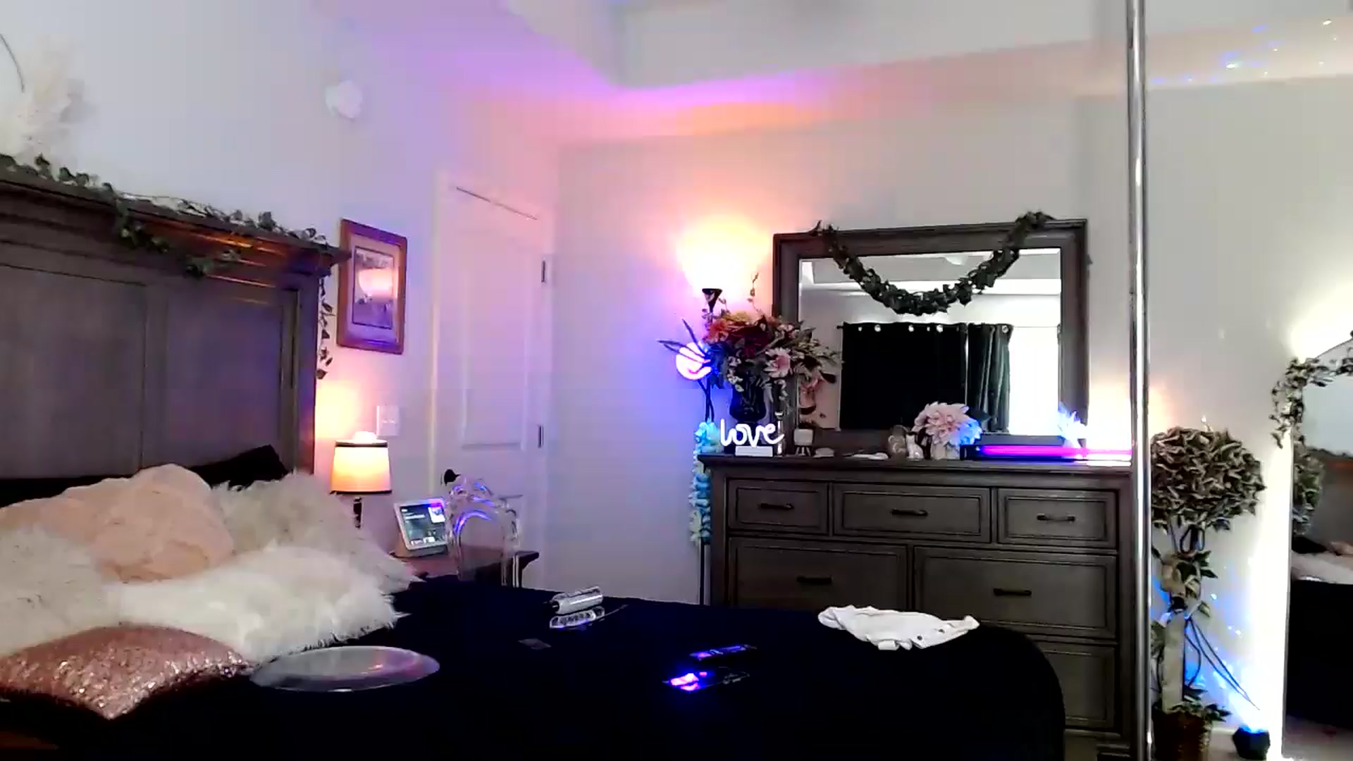 Gallery image thumbnail from Marilyn_XO's myfreecams stream on, 10/07/2024, 22:35 image 9 of 20