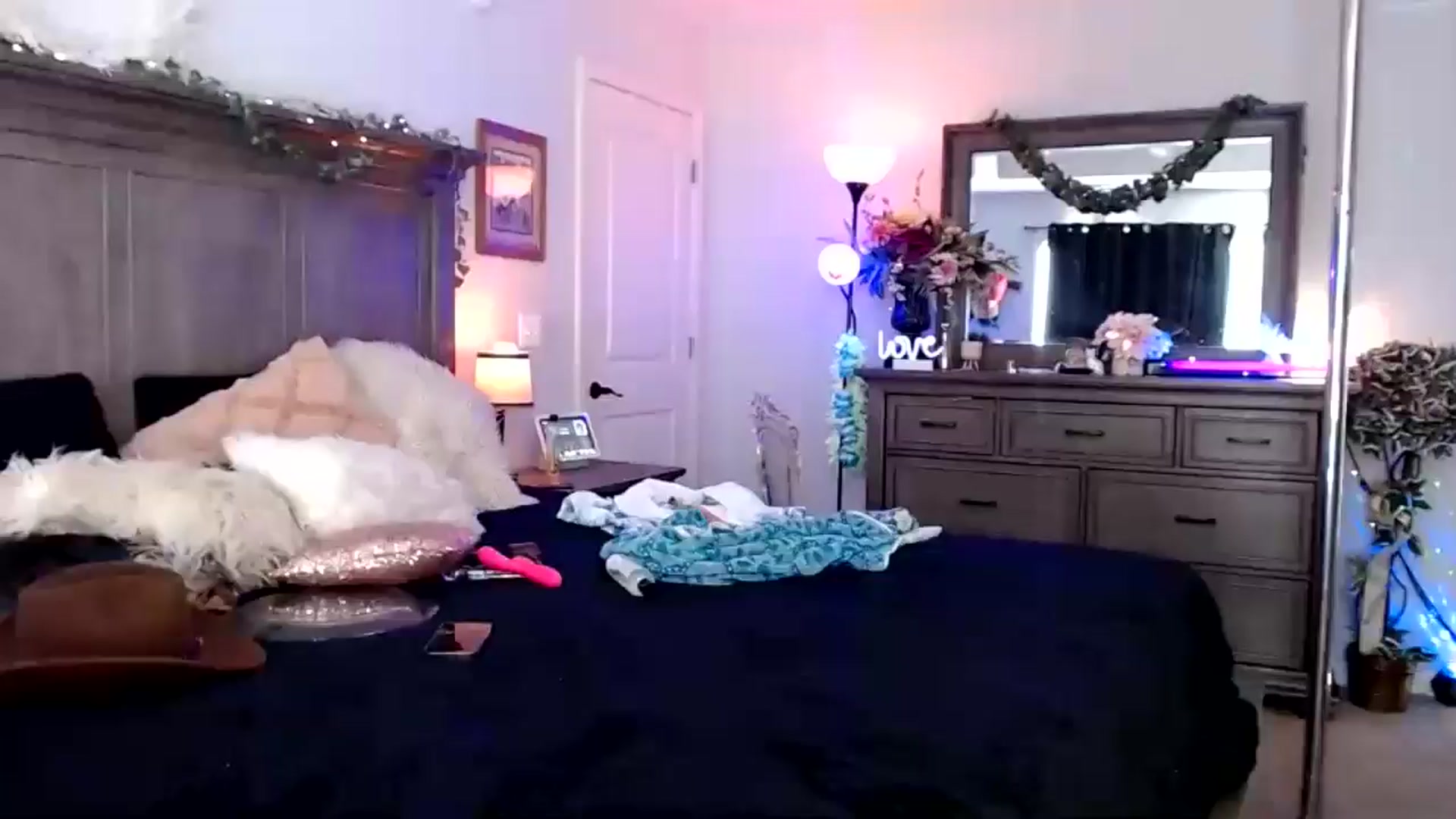 Gallery image thumbnail from Marilyn_XO's myfreecams stream on, 10/08/2024, 18:29 image 15 of 20