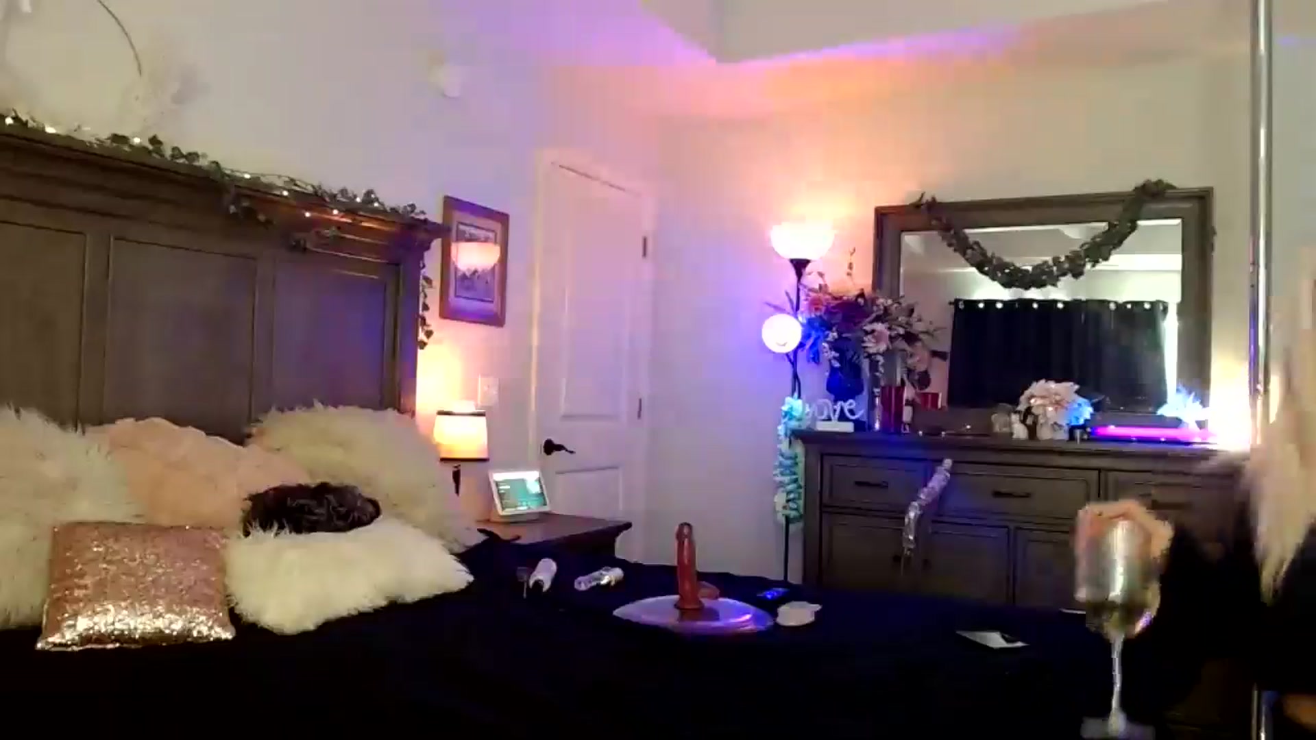 Gallery image thumbnail from Marilyn_XO's myfreecams stream on, 10/09/2024, 18:44 image 2 of 20