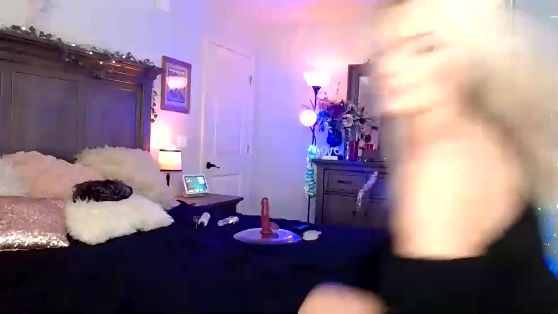 Gallery image thumbnail from Marilyn_XO's myfreecams stream on, 10/09/2024, 18:44 image 1 of 20