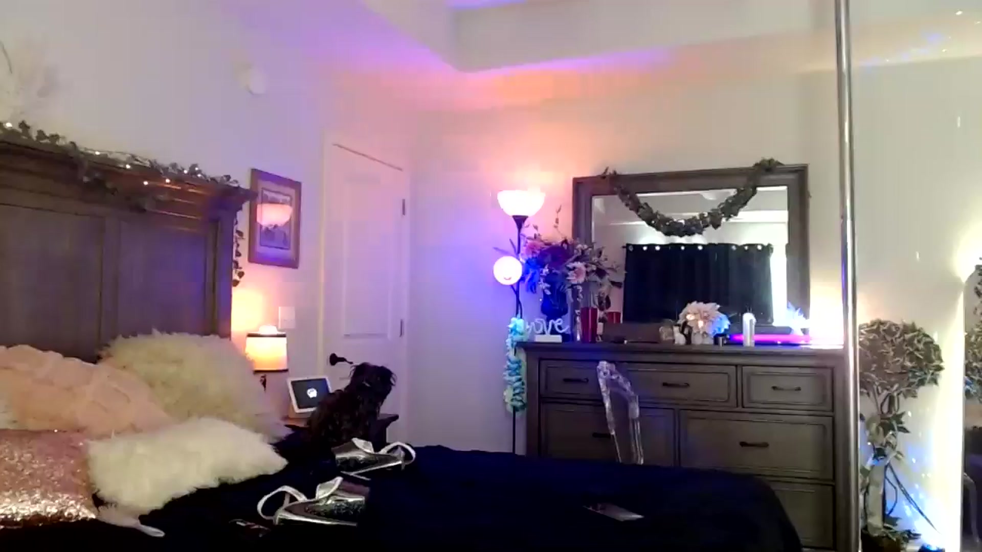 Gallery image thumbnail from Marilyn_XO's myfreecams stream on, 10/09/2024, 19:10 image 4 of 20