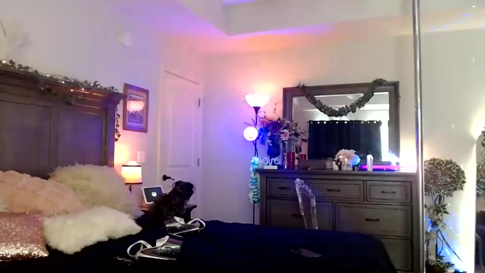 Gallery image thumbnail from Marilyn_XO's myfreecams stream on, 10/09/2024, 19:10 image 5 of 20