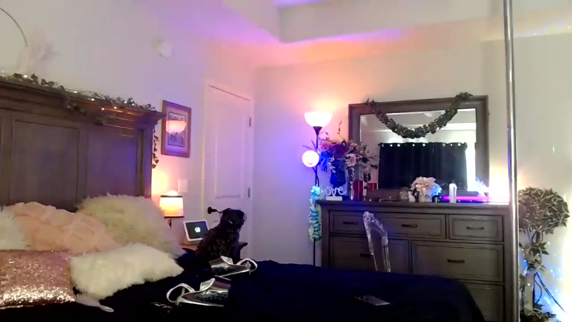 Gallery image thumbnail from Marilyn_XO's myfreecams stream on, 10/09/2024, 19:10 image 3 of 20