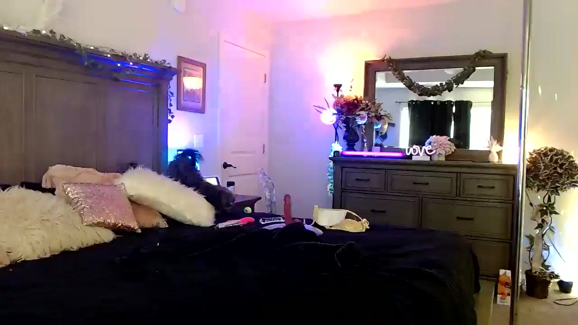 Gallery image thumbnail from Marilyn_XO's myfreecams stream on, 10/14/2024, 18:58 image 12 of 20