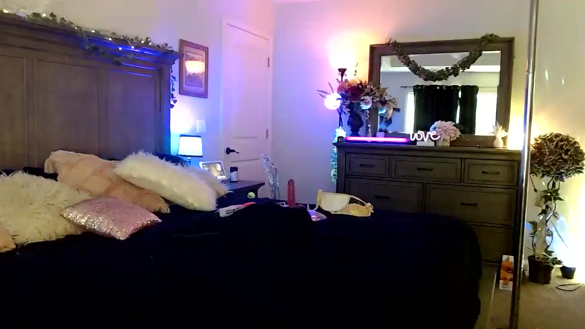 Gallery image thumbnail from Marilyn_XO's myfreecams stream on, 10/14/2024, 18:58 image 2 of 20