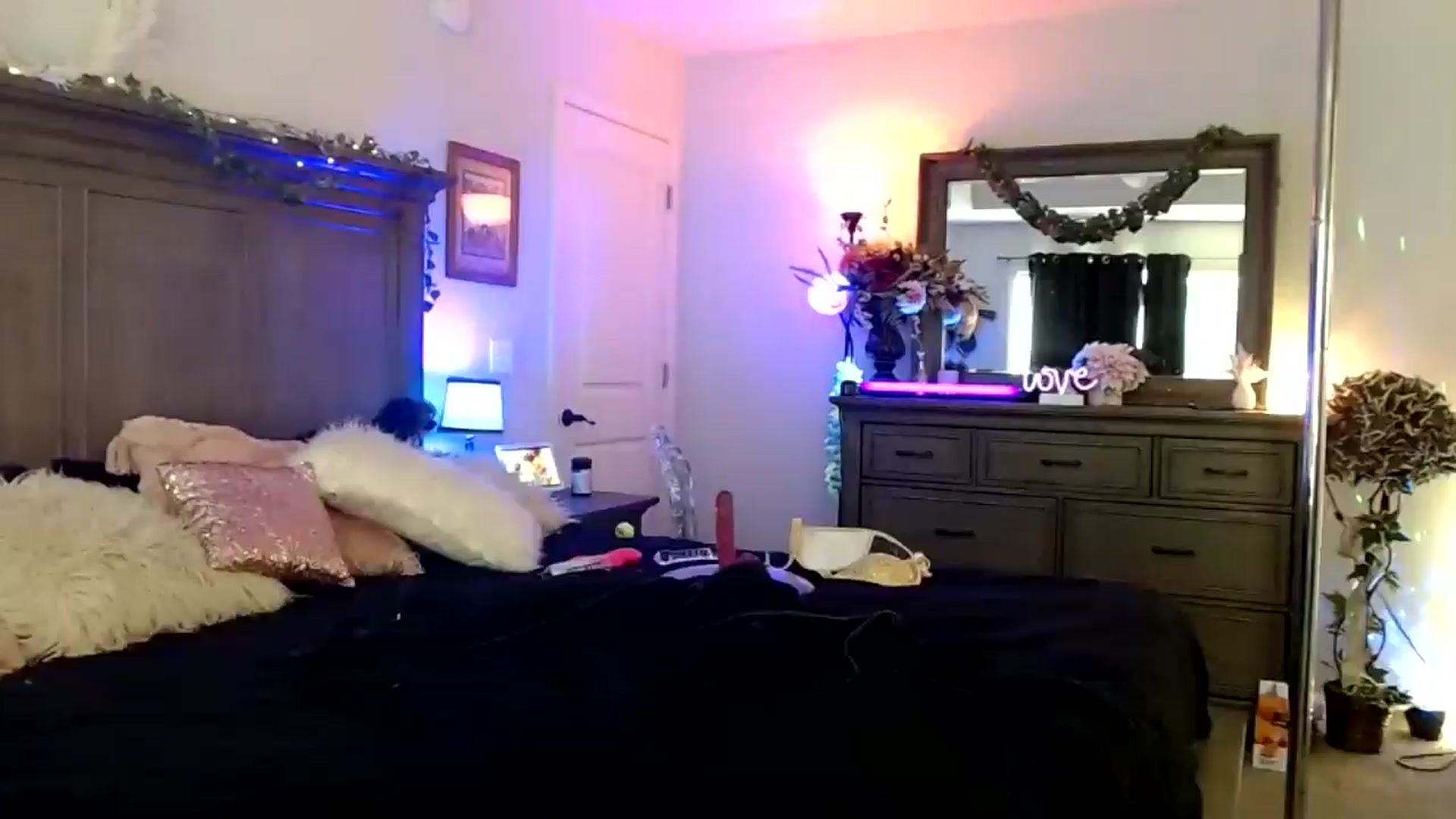 Gallery image thumbnail from Marilyn_XO's myfreecams stream on, 10/14/2024, 18:58 image 11 of 20