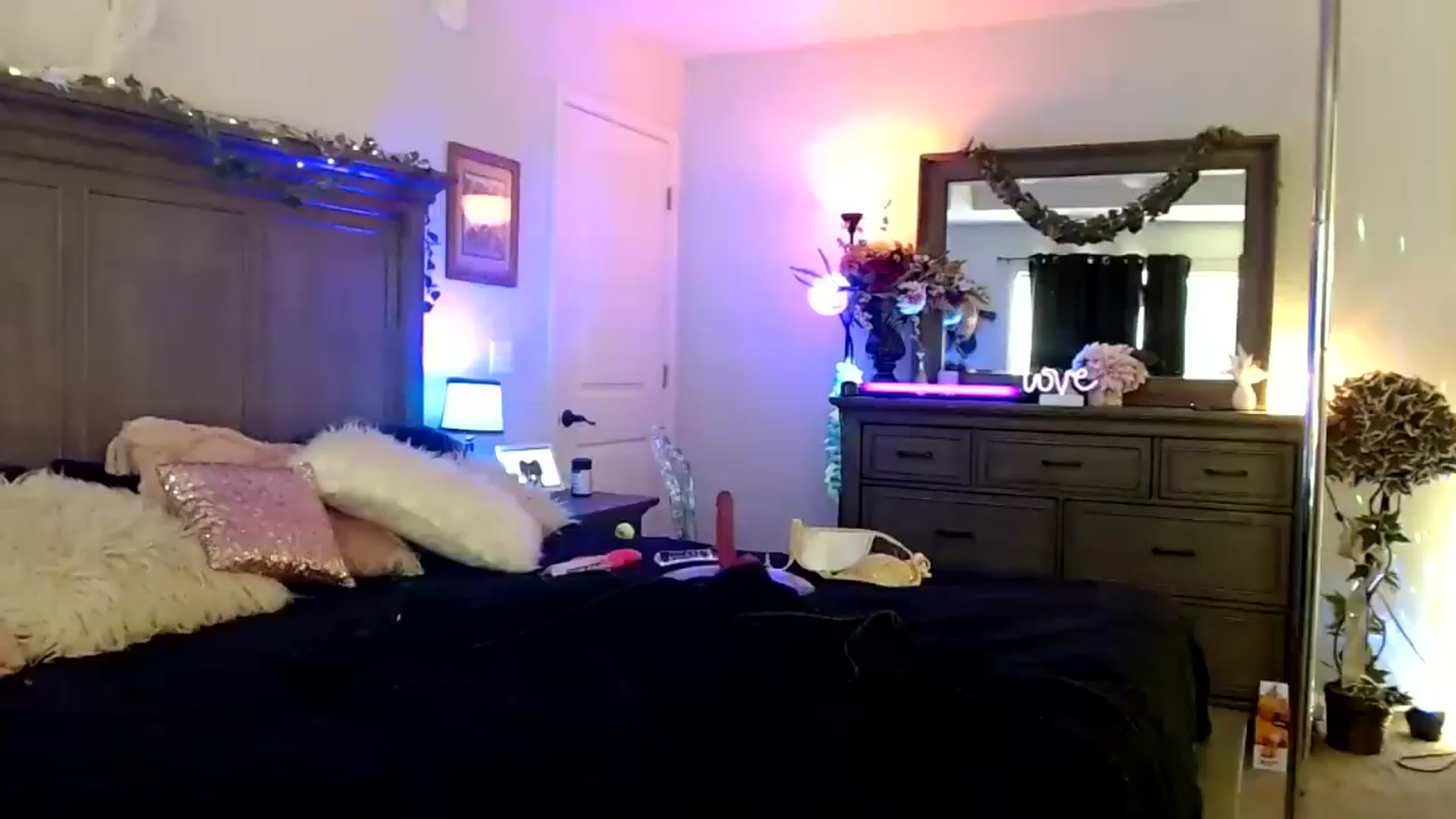 Gallery image thumbnail from Marilyn_XO's myfreecams stream on, 10/14/2024, 18:58 image 7 of 20