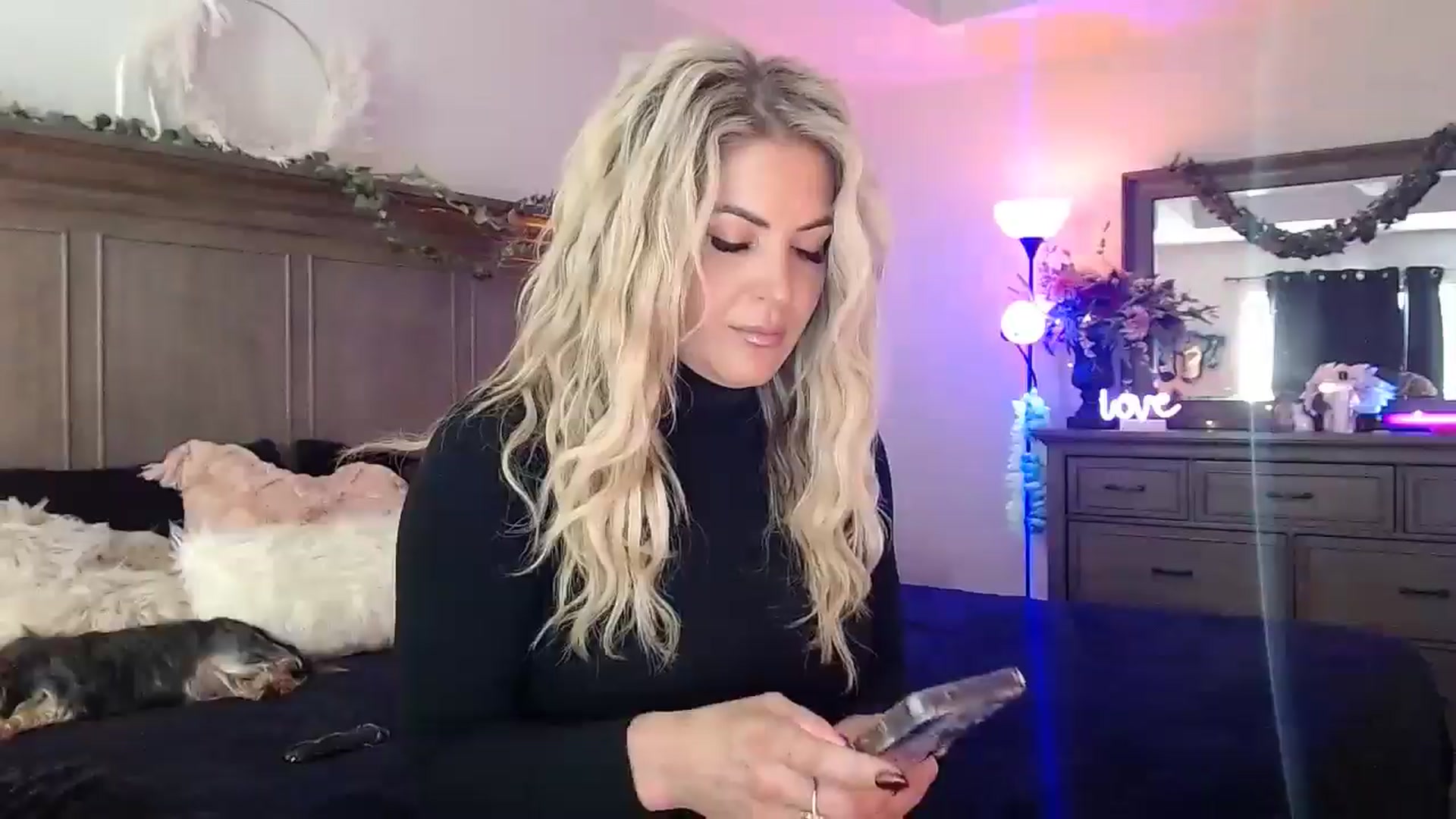 Gallery image thumbnail from Marilyn_XO's myfreecams stream on, 10/18/2024, 14:32 image 18 of 20