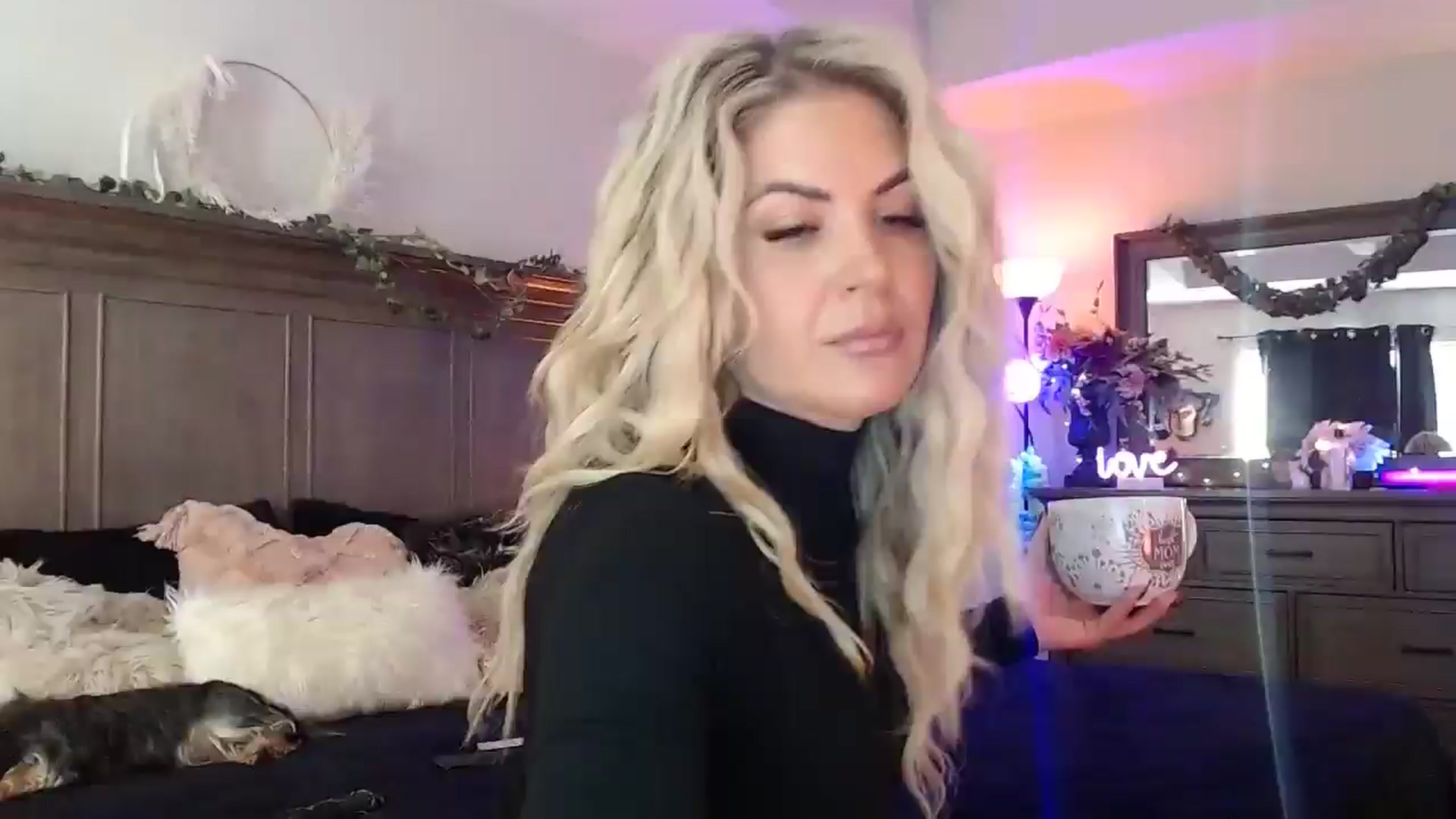 Gallery image thumbnail from Marilyn_XO's myfreecams stream on, 10/18/2024, 14:32 image 15 of 20