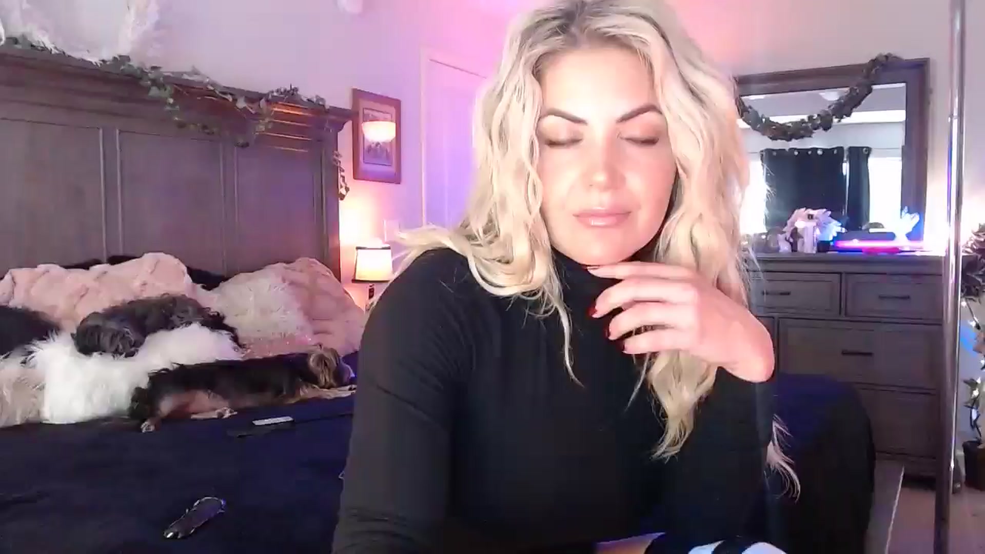 Gallery image thumbnail from Marilyn_XO's myfreecams stream on, 10/18/2024, 14:32 image 1 of 20