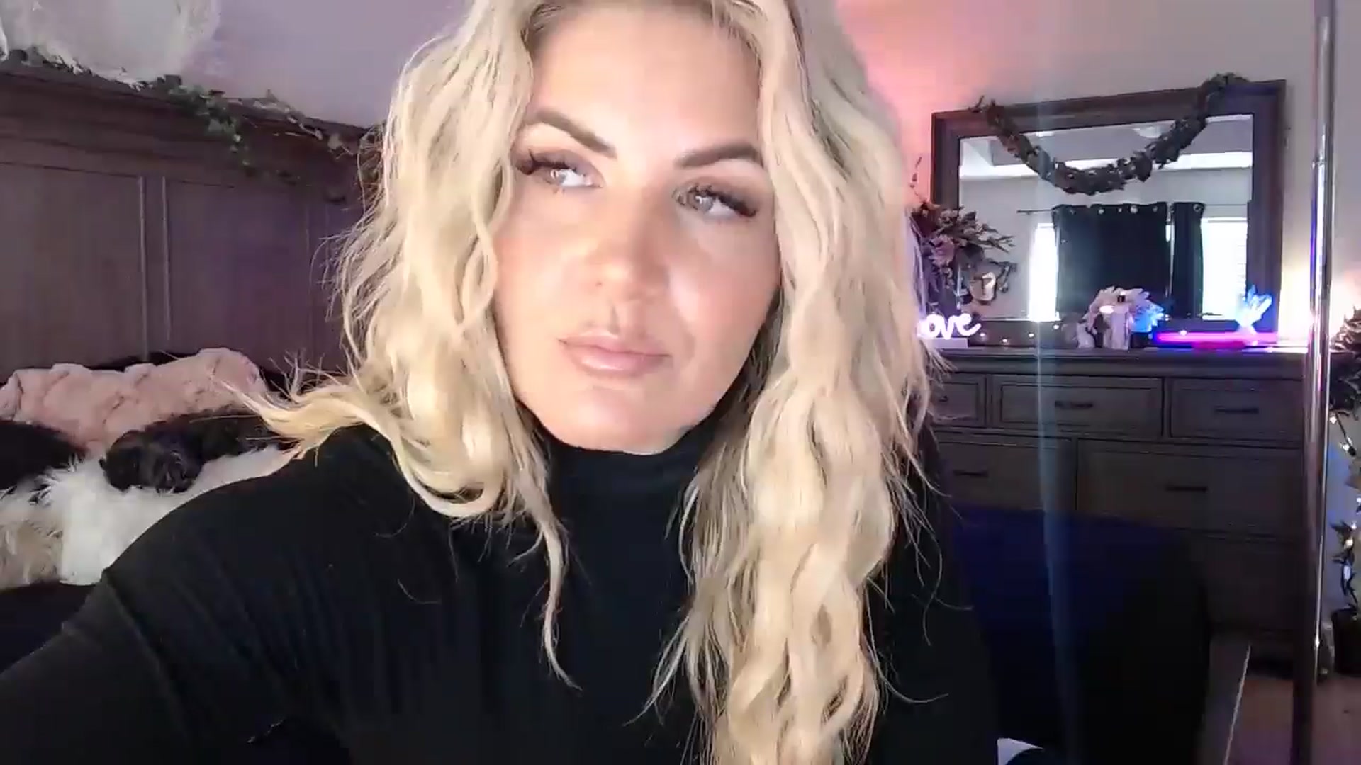 Gallery image thumbnail from Marilyn_XO's myfreecams stream on, 10/18/2024, 14:32 image 2 of 20