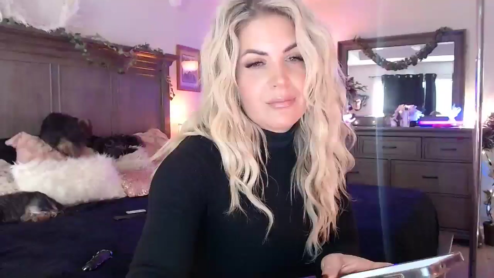 Gallery image thumbnail from Marilyn_XO's myfreecams stream on, 10/18/2024, 14:32 image 4 of 20