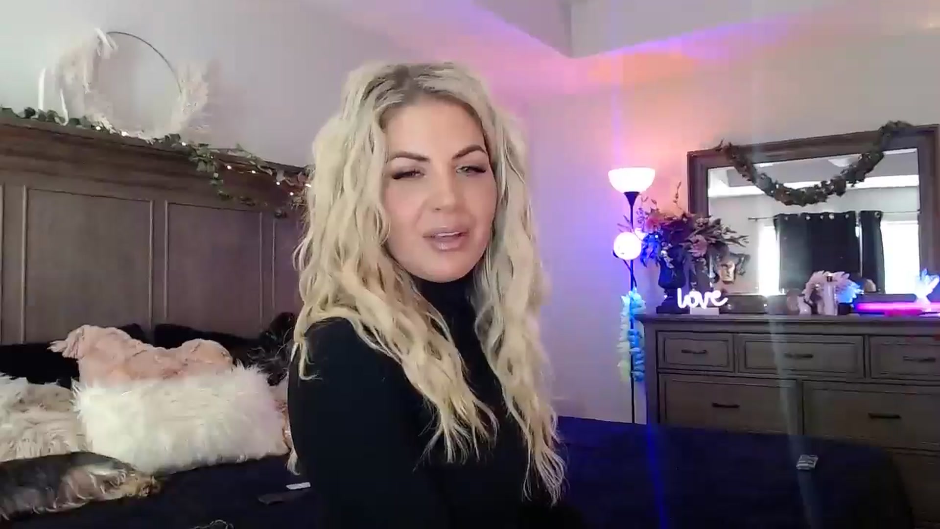 Gallery image thumbnail from Marilyn_XO's myfreecams stream on, 10/18/2024, 14:50 image 18 of 20
