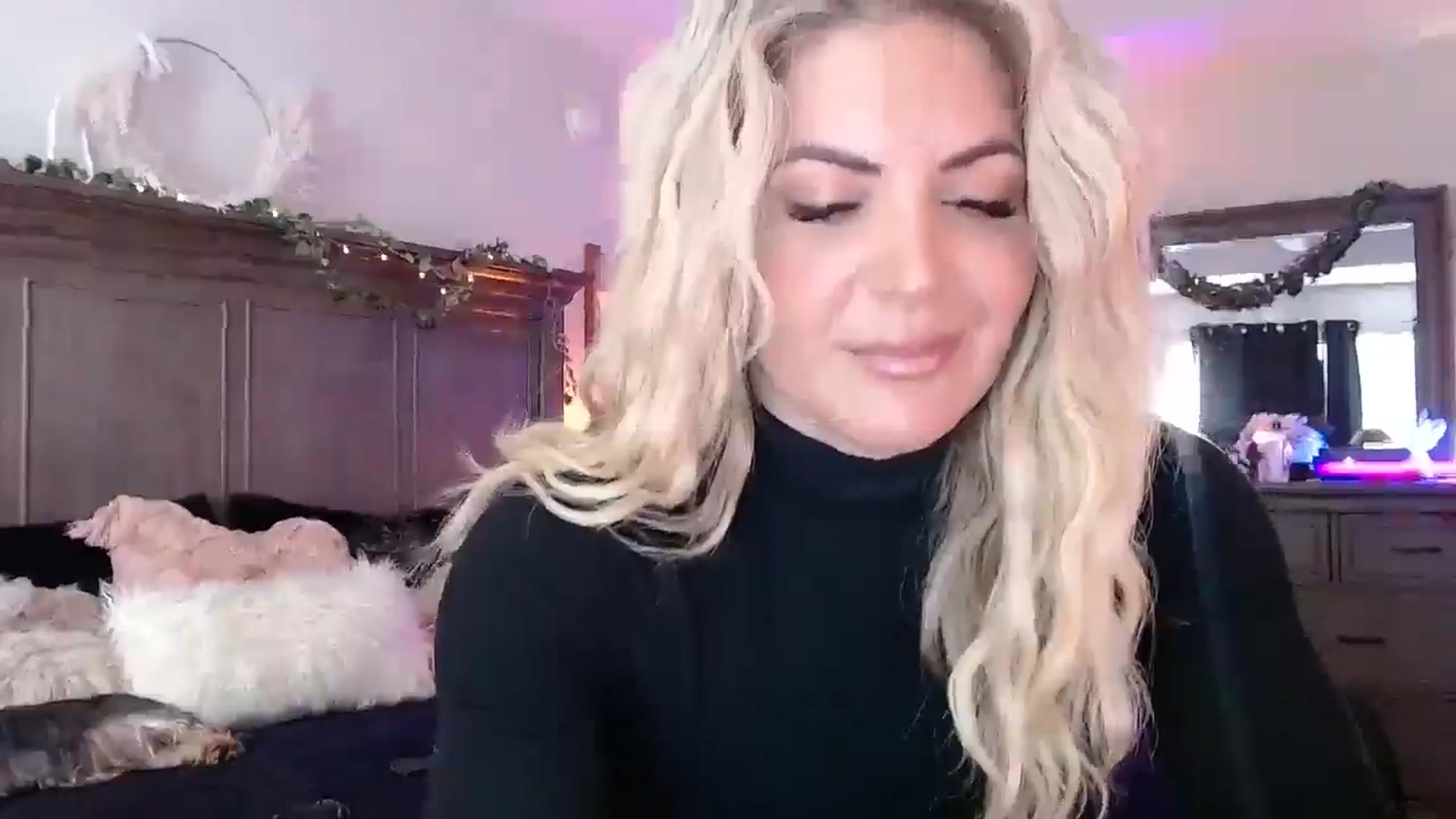 Gallery image thumbnail from Marilyn_XO's myfreecams stream on, 10/18/2024, 14:50 image 6 of 20
