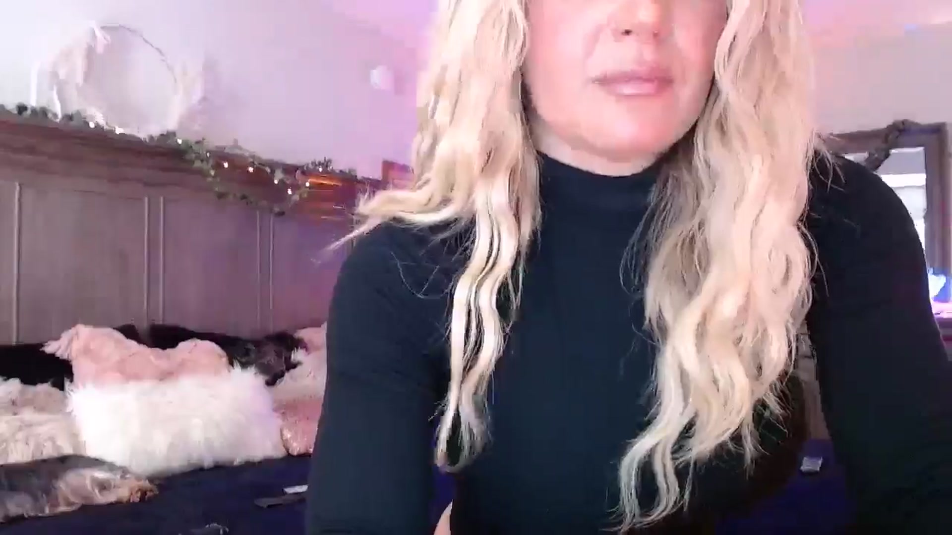 Gallery image thumbnail from Marilyn_XO's myfreecams stream on, 10/18/2024, 14:50 image 8 of 20