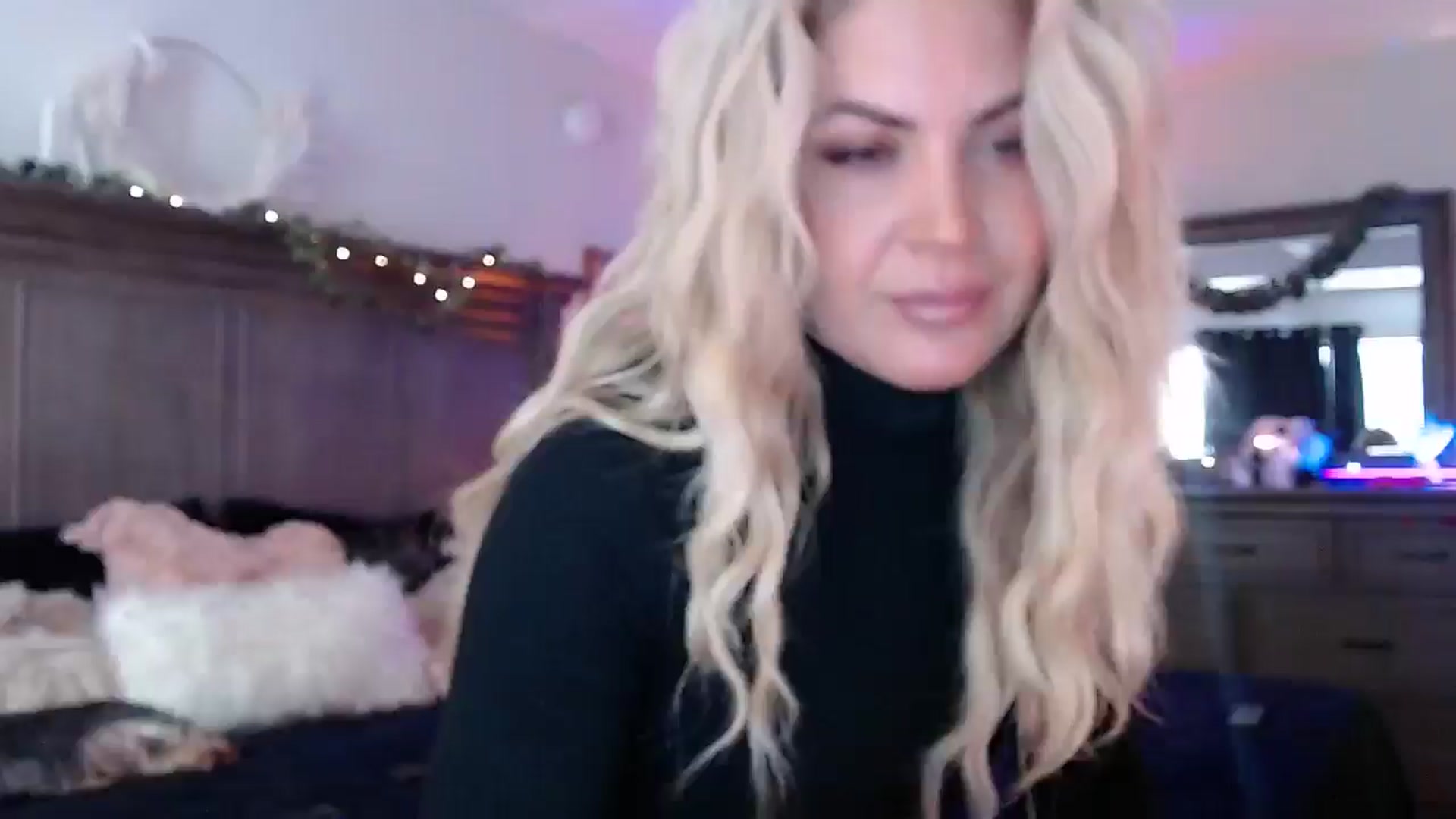 Gallery image thumbnail from Marilyn_XO's myfreecams stream on, 10/18/2024, 14:50 image 7 of 20