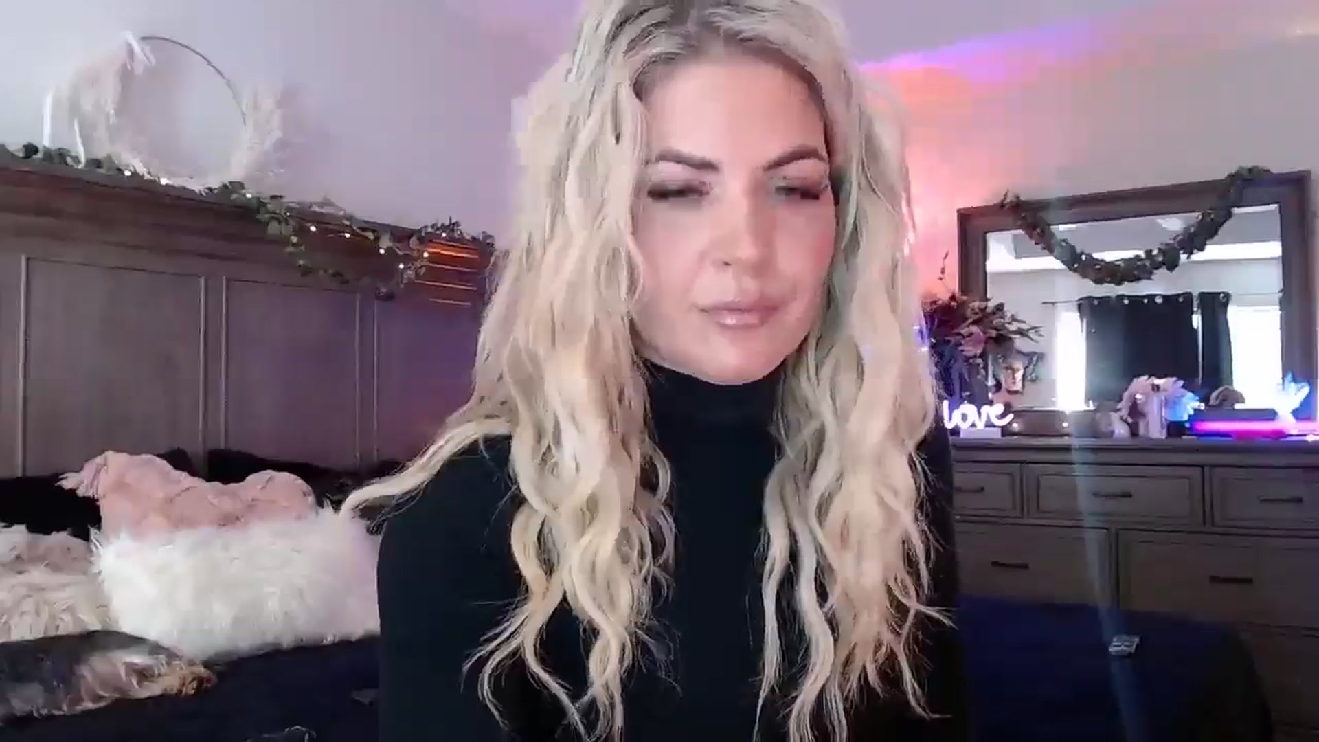 Gallery image thumbnail from Marilyn_XO's myfreecams stream on, 10/18/2024, 14:50 image 13 of 20
