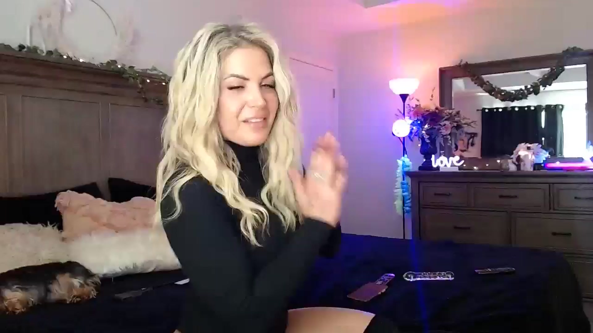 Gallery image thumbnail from Marilyn_XO's myfreecams stream on, 10/18/2024, 16:20 image 20 of 20