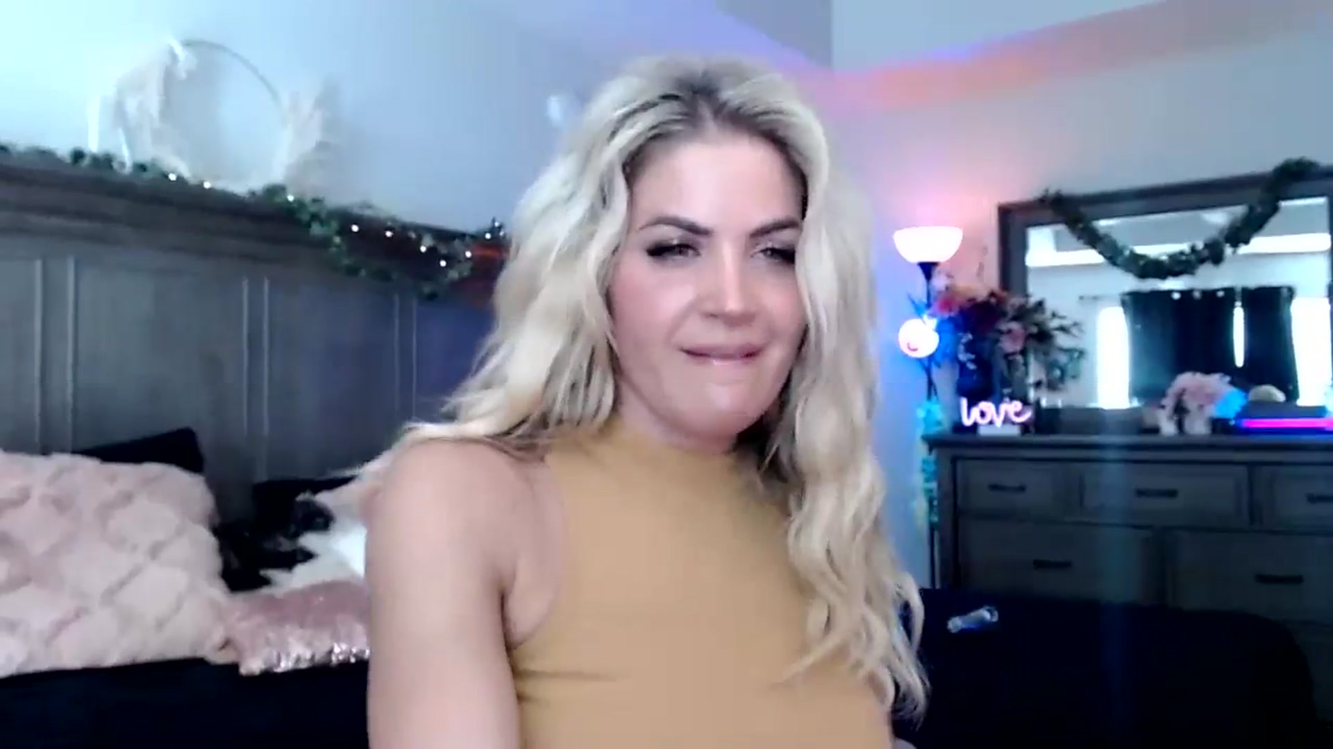Gallery image thumbnail from Marilyn_XO's myfreecams stream on, 10/21/2024, 18:20 image 3 of 20