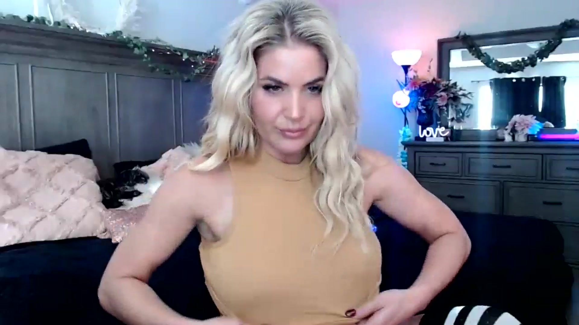 Gallery image thumbnail from Marilyn_XO's myfreecams stream on, 10/21/2024, 18:20 image 5 of 20