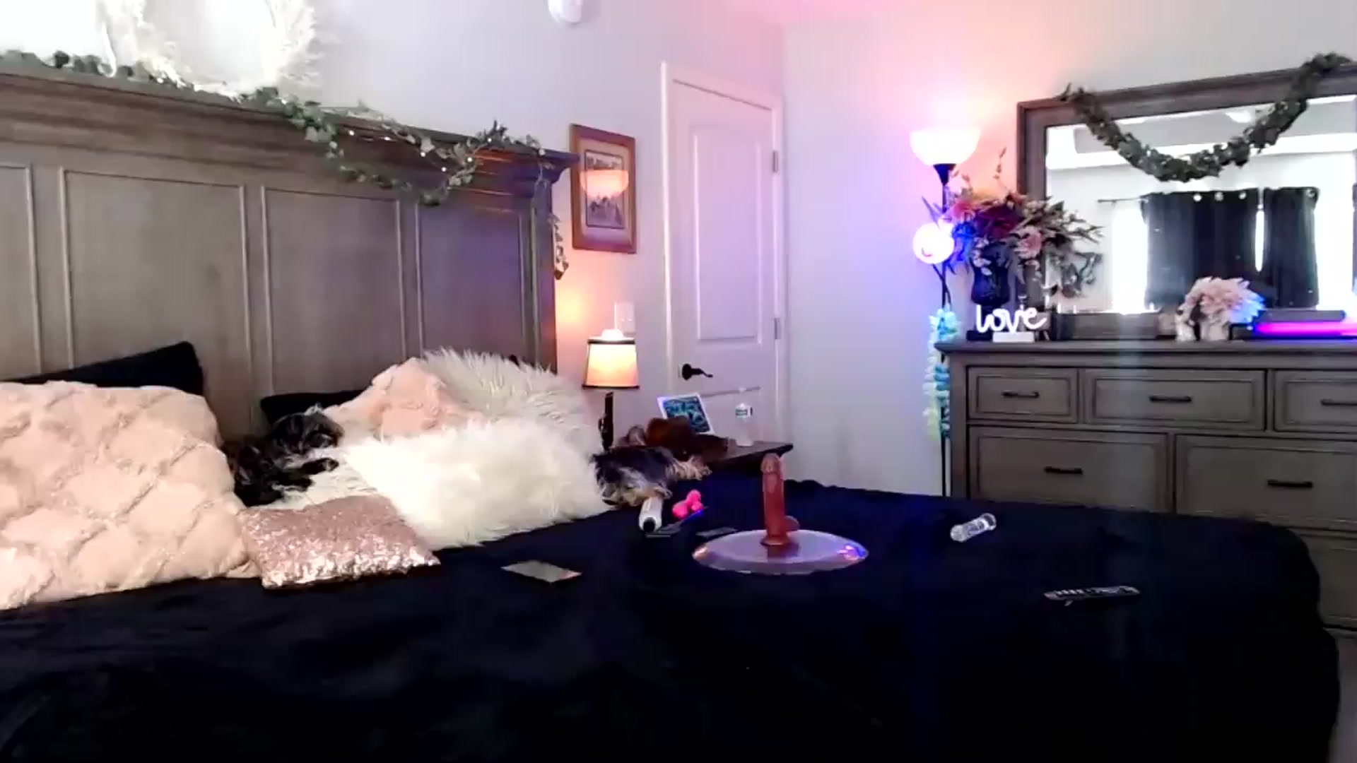 Gallery image thumbnail from Marilyn_XO's myfreecams stream on, 10/21/2024, 18:42 image 5 of 20