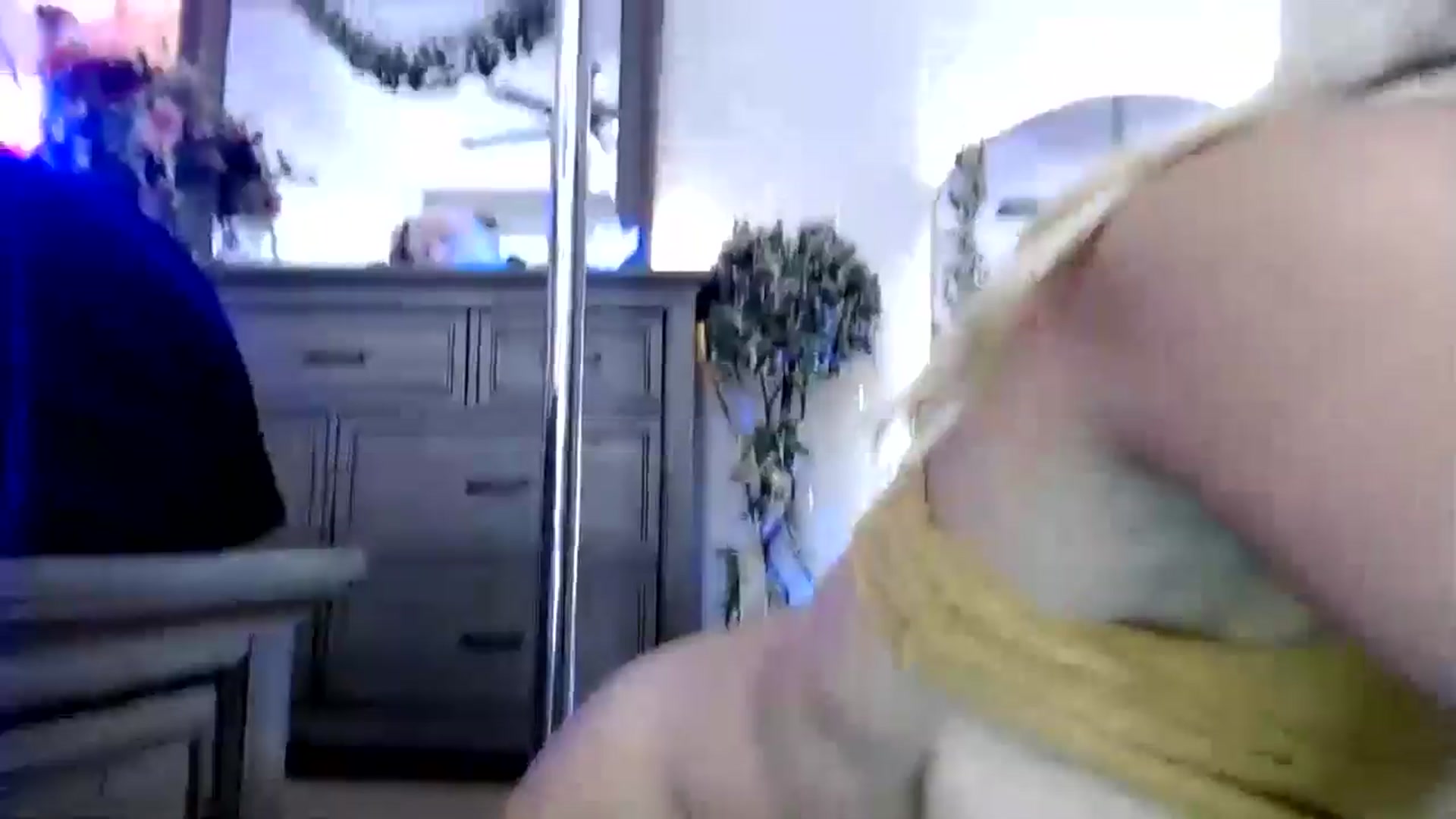 Gallery image thumbnail from Marilyn_XO's myfreecams stream on, 10/21/2024, 18:58 image 9 of 20