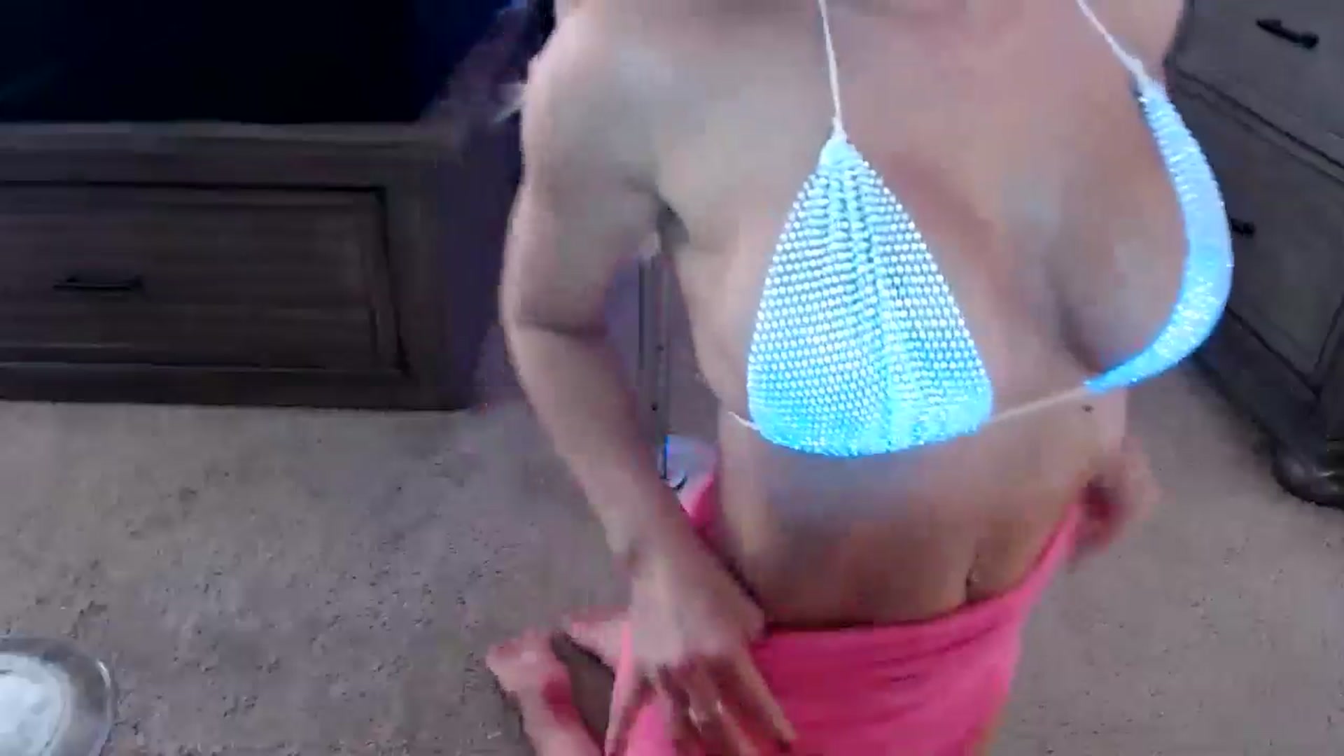 Gallery image thumbnail from Marilyn_XO's myfreecams stream on, 10/23/2024, 17:14 image 7 of 20
