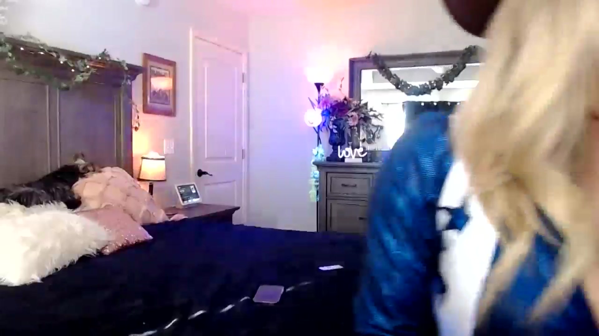 Gallery image thumbnail from Marilyn_XO's myfreecams stream on, 10/23/2024, 19:50 image 10 of 20