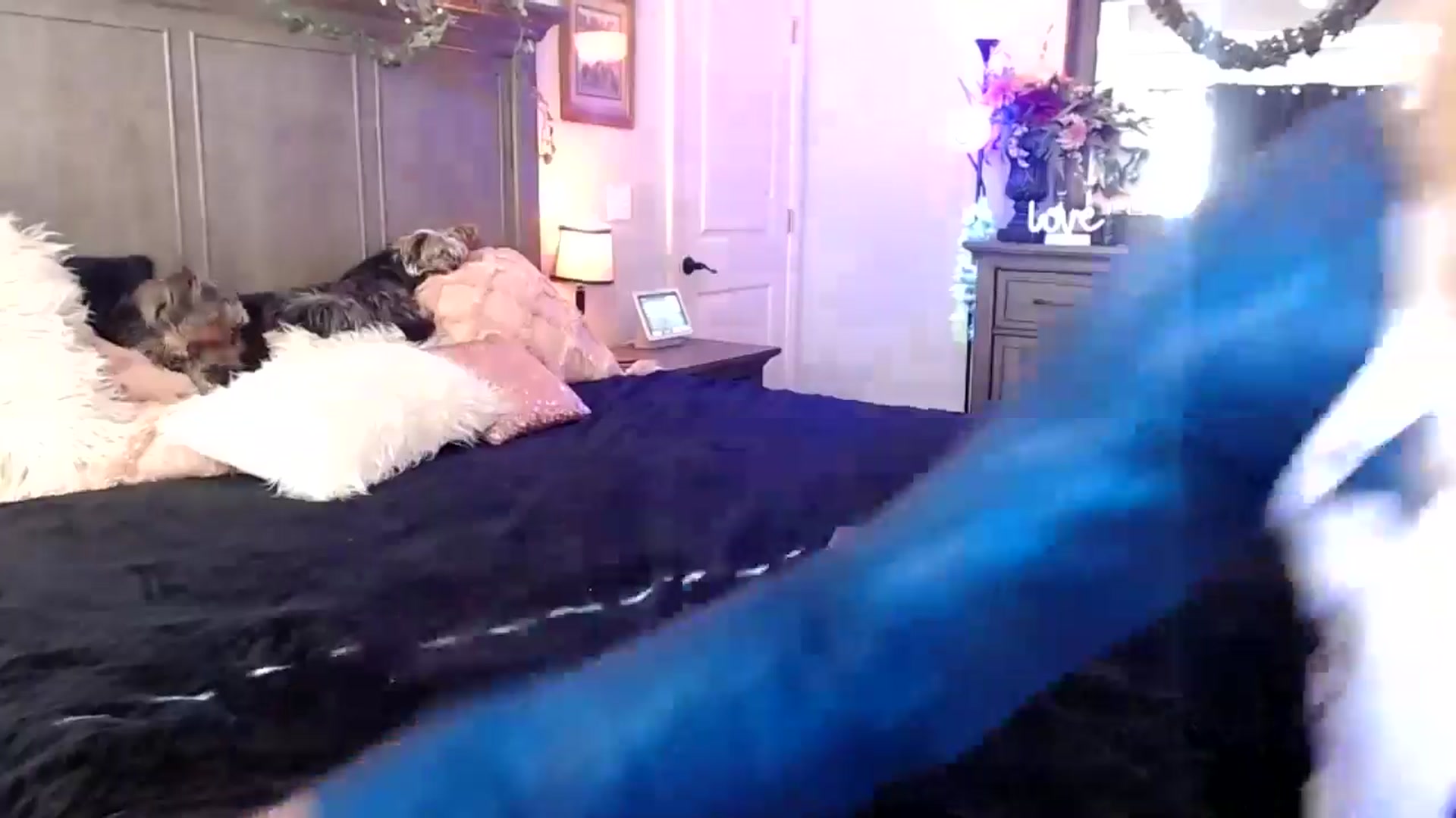 Gallery image thumbnail from Marilyn_XO's myfreecams stream on, 10/23/2024, 19:50 image 6 of 20