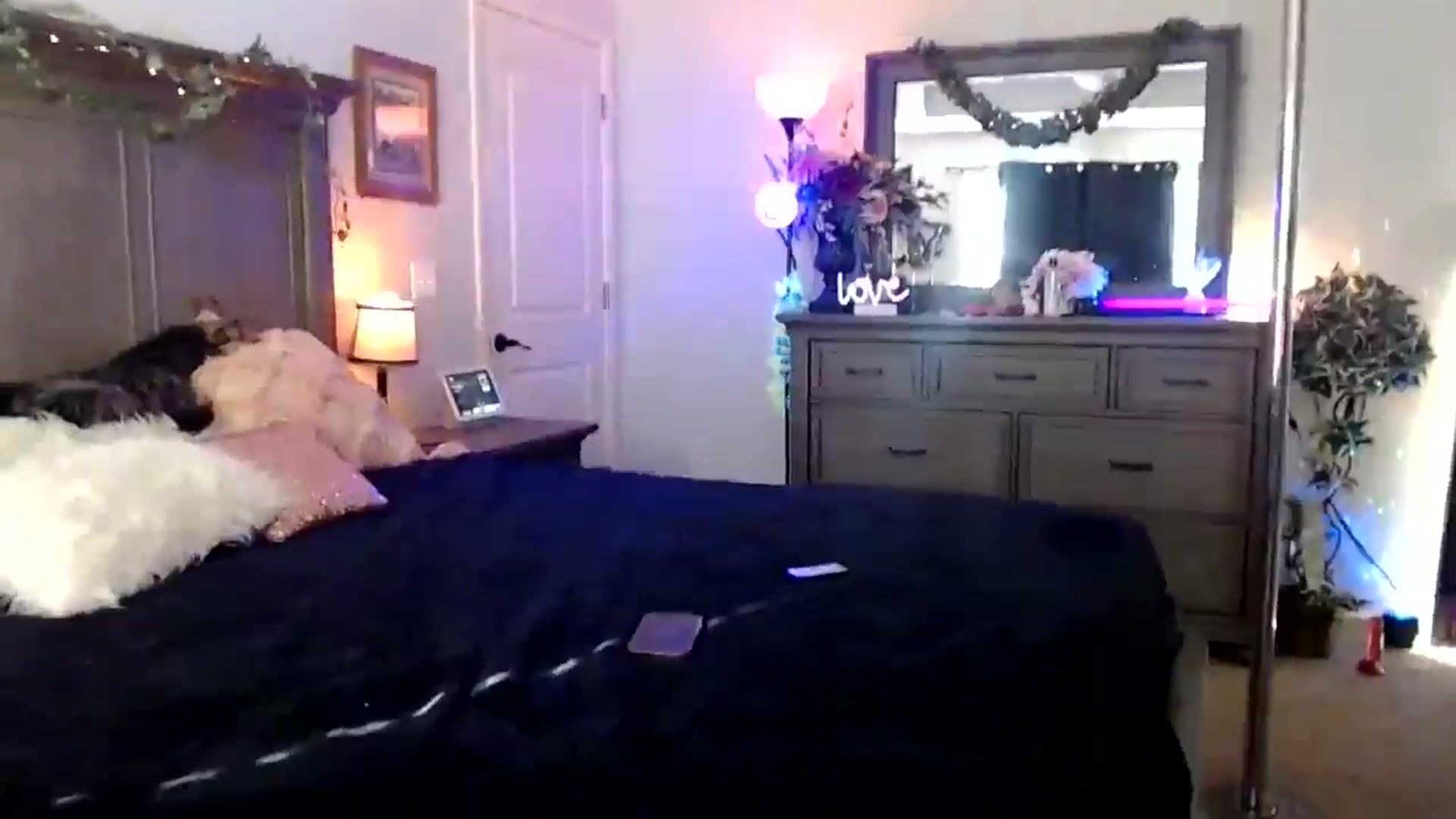 Gallery image thumbnail from Marilyn_XO's myfreecams stream on, 10/23/2024, 19:50 image 9 of 20