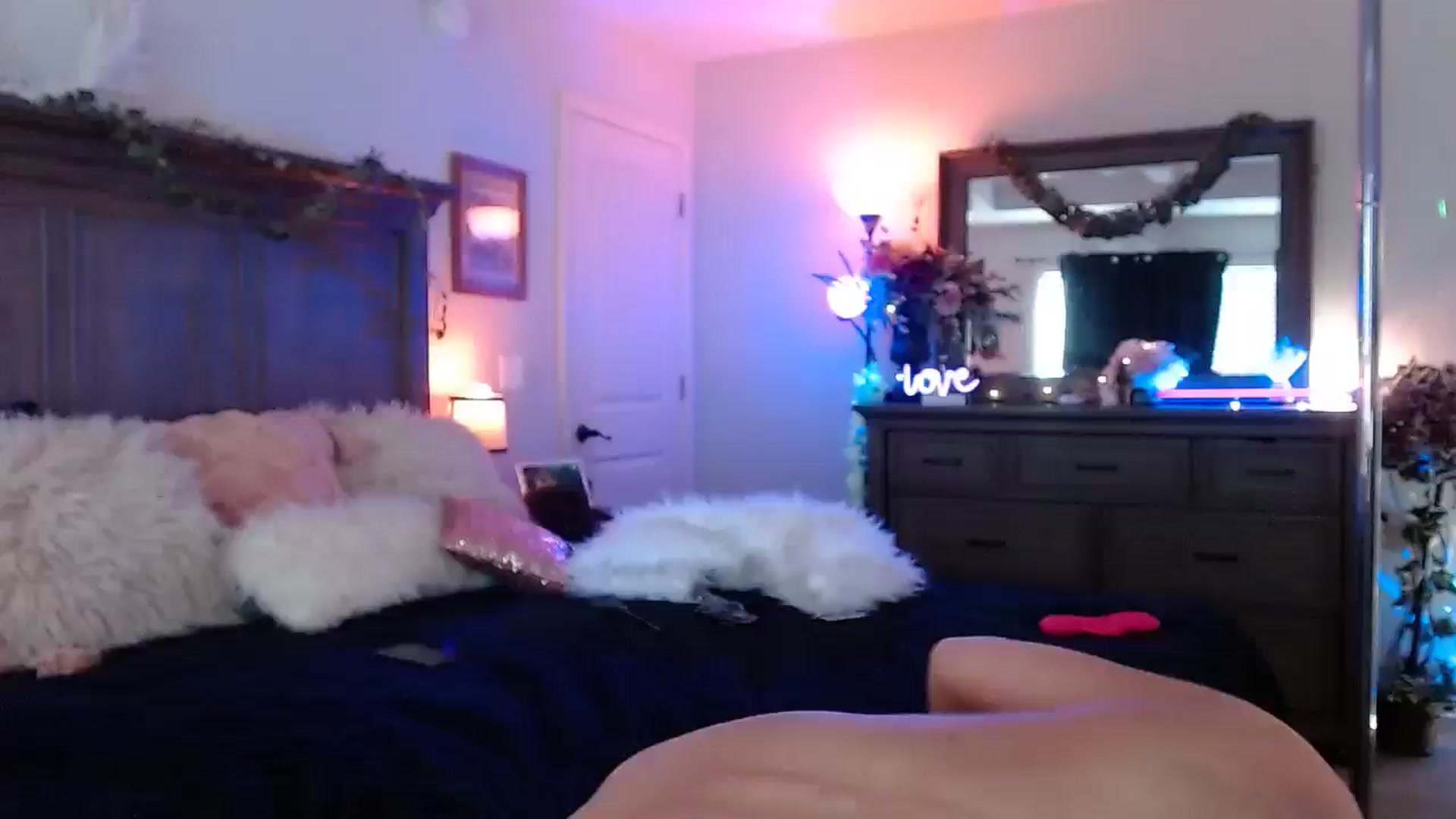Gallery image thumbnail from Marilyn_XO's myfreecams stream on, 10/27/2024, 14:12 image 16 of 20