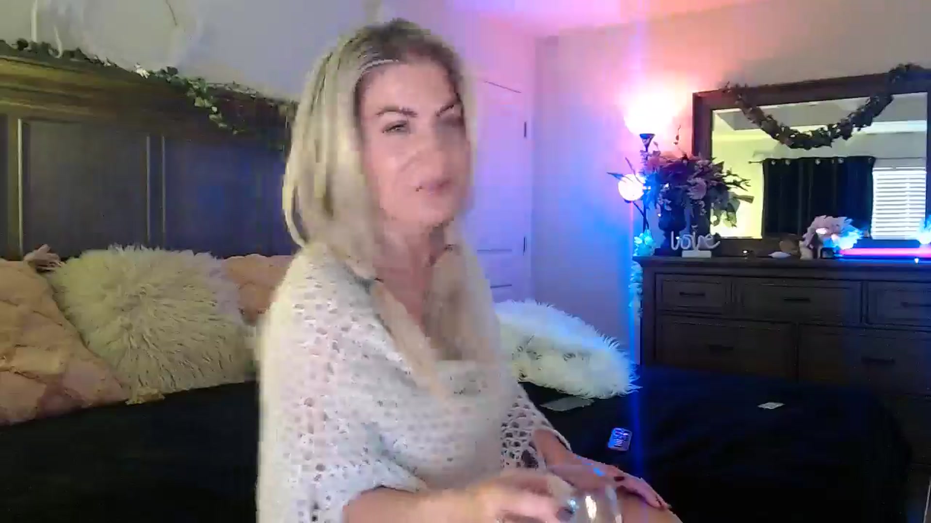 Gallery image thumbnail from Marilyn_XO's myfreecams stream on, 10/27/2024, 14:12 image 8 of 20