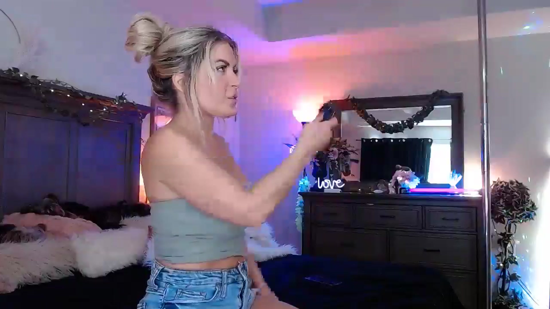 Gallery image thumbnail from Marilyn_XO's myfreecams stream on, 10/27/2024, 15:29 image 4 of 20