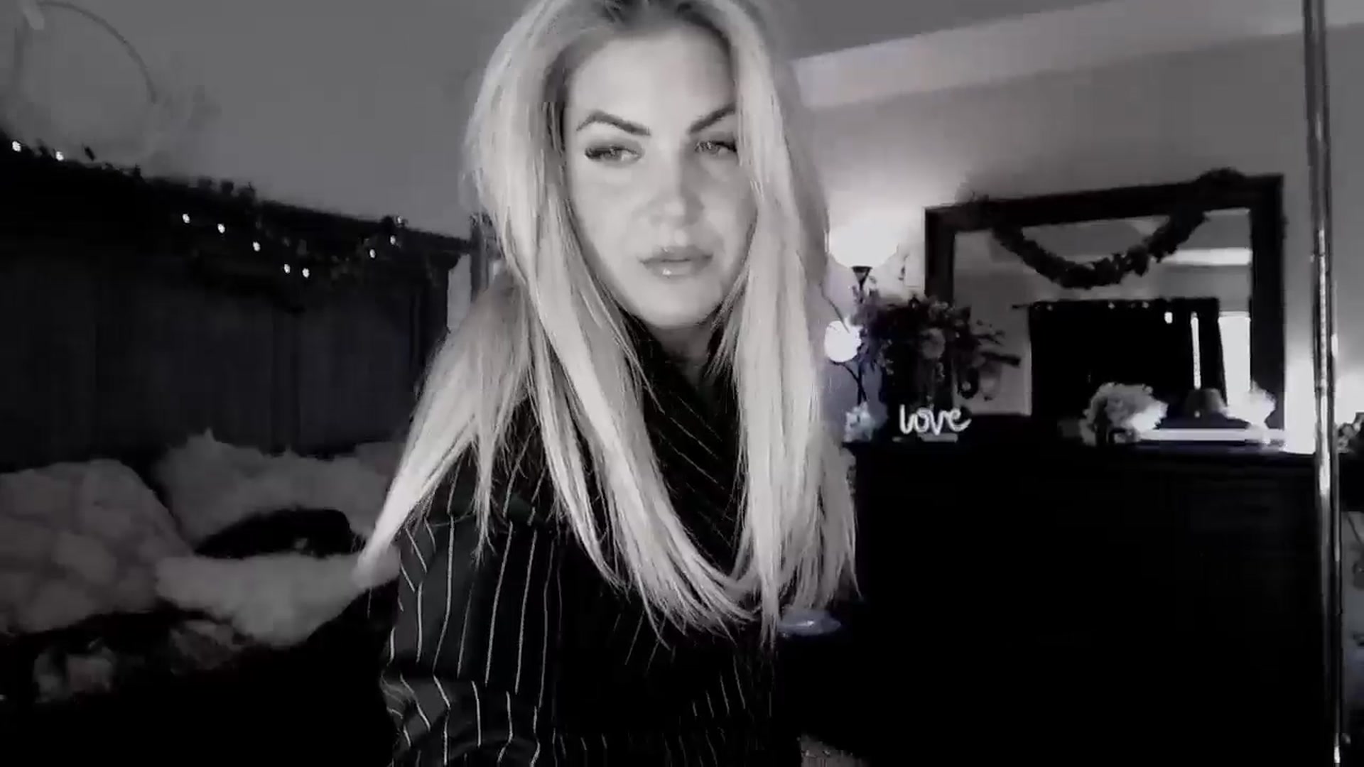 Gallery image thumbnail from Marilyn_XO's myfreecams stream on, 10/30/2024, 18:16 image 11 of 20