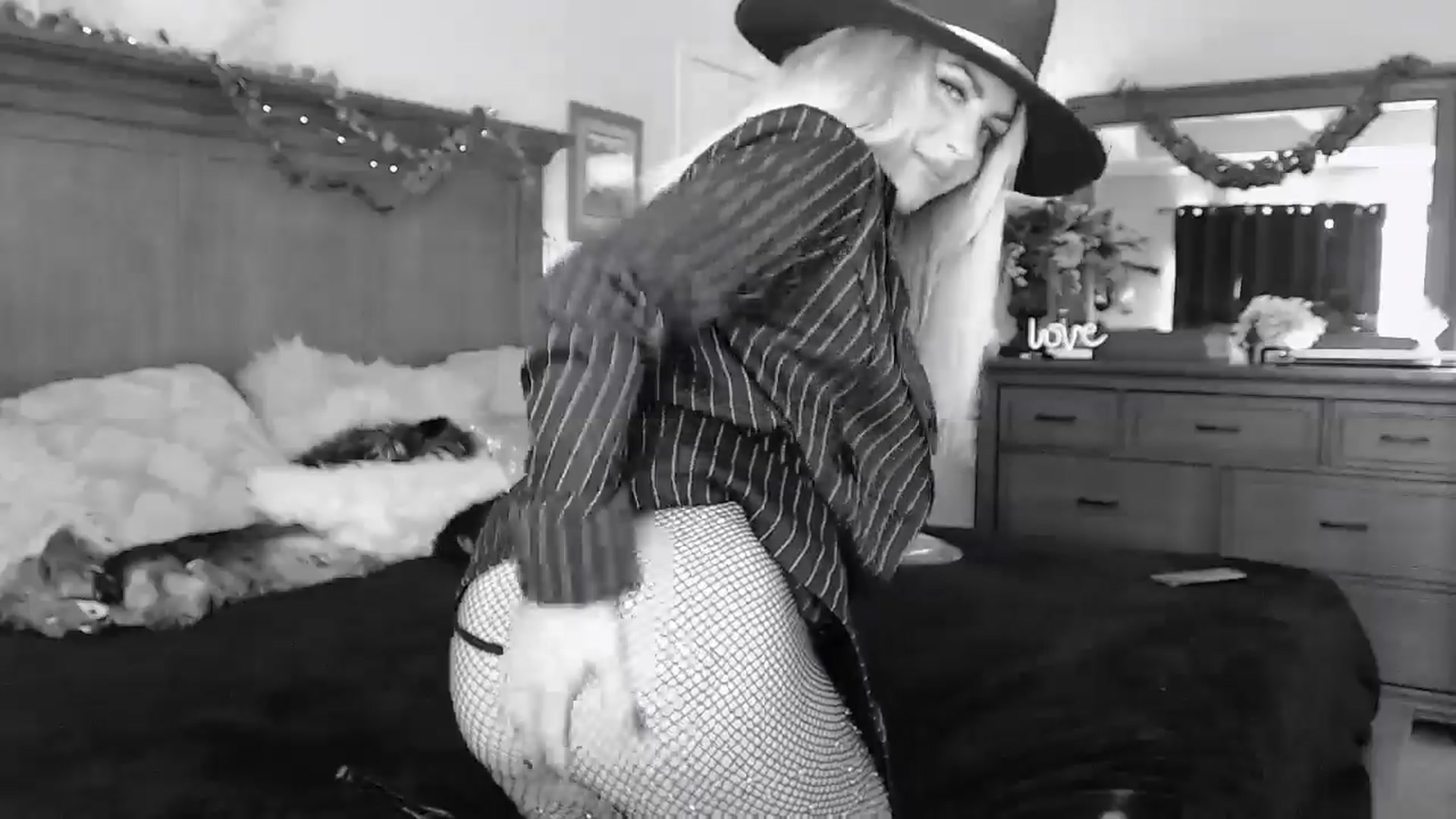 Gallery image thumbnail from Marilyn_XO's myfreecams stream on, 10/30/2024, 18:16 image 19 of 20