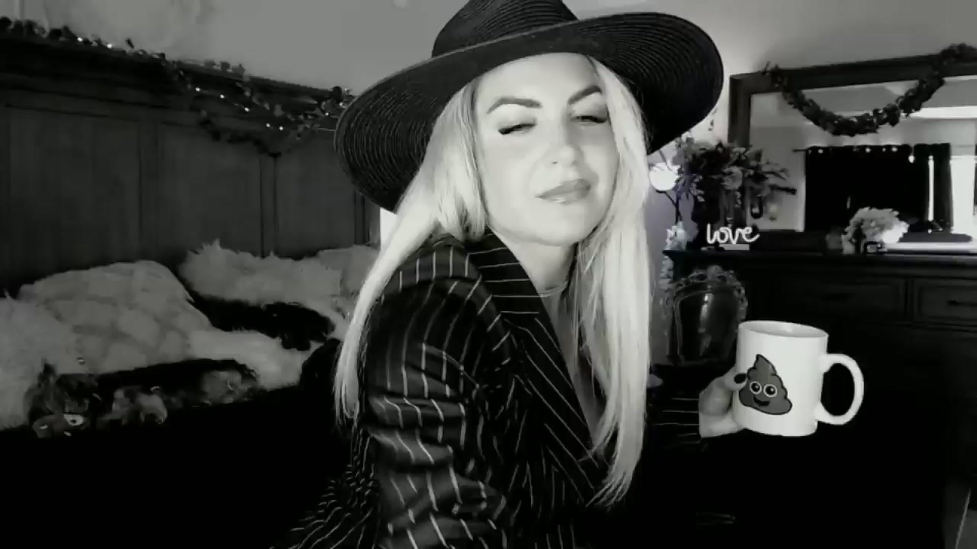 Gallery image thumbnail from Marilyn_XO's myfreecams stream on, 10/30/2024, 18:16 image 1 of 20