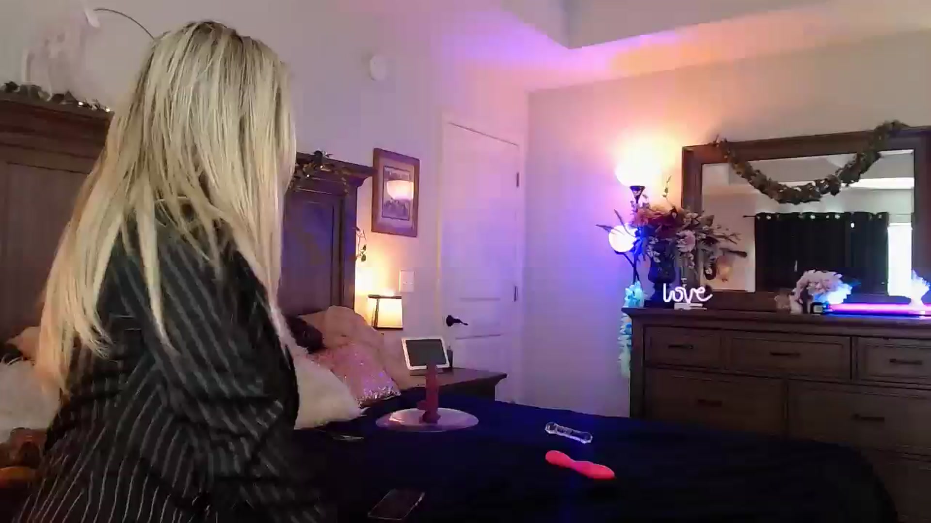 Gallery image thumbnail from Marilyn_XO's myfreecams stream on, 10/30/2024, 19:52 image 10 of 20