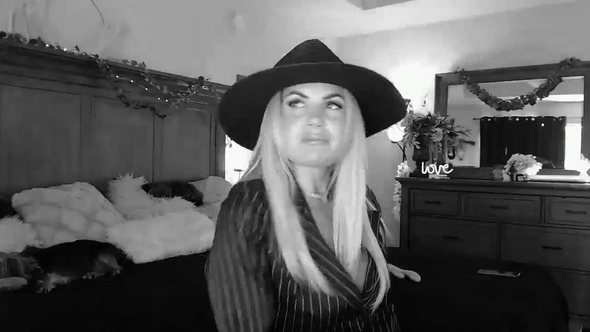 Gallery image thumbnail from Marilyn_XO's myfreecams stream on, 10/30/2024, 19:52 image 4 of 20
