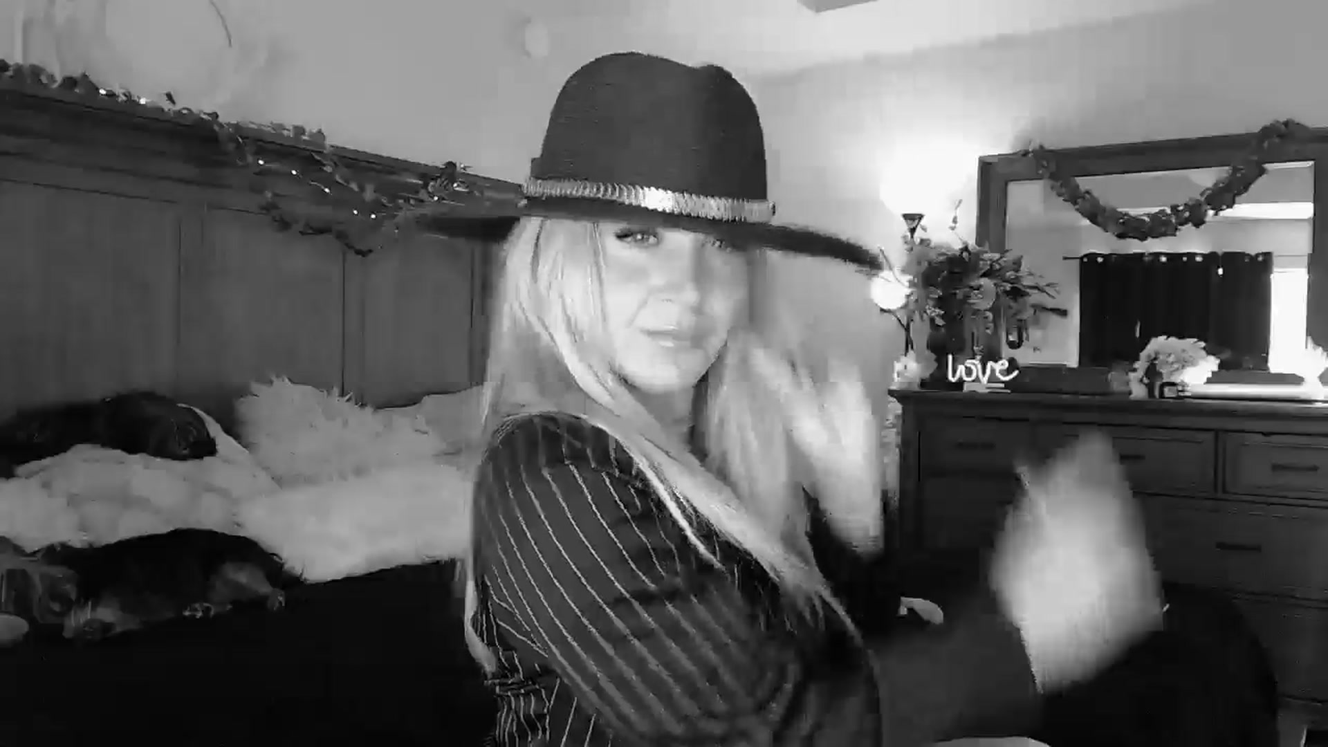 Gallery image thumbnail from Marilyn_XO's myfreecams stream on, 10/30/2024, 19:52 image 2 of 20