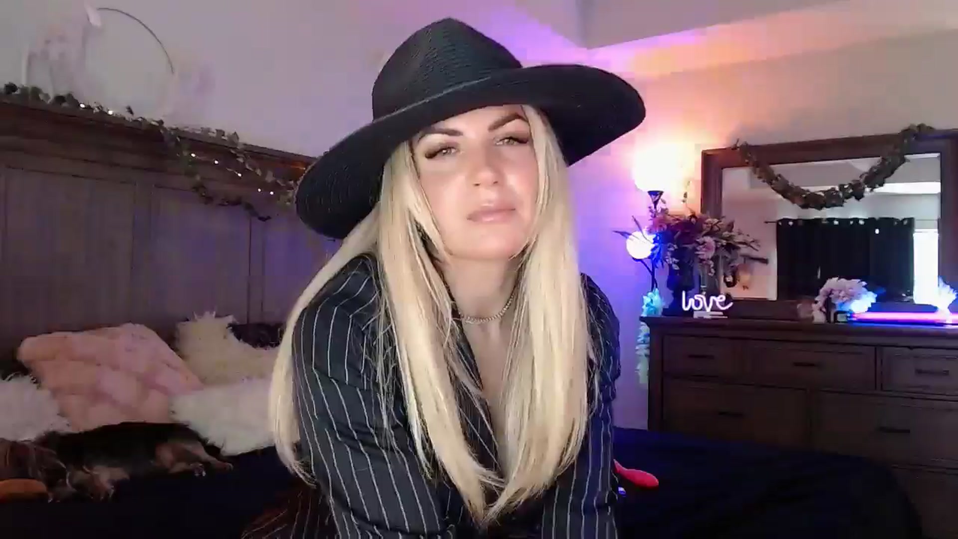 Gallery image thumbnail from Marilyn_XO's myfreecams stream on, 10/30/2024, 19:52 image 7 of 20