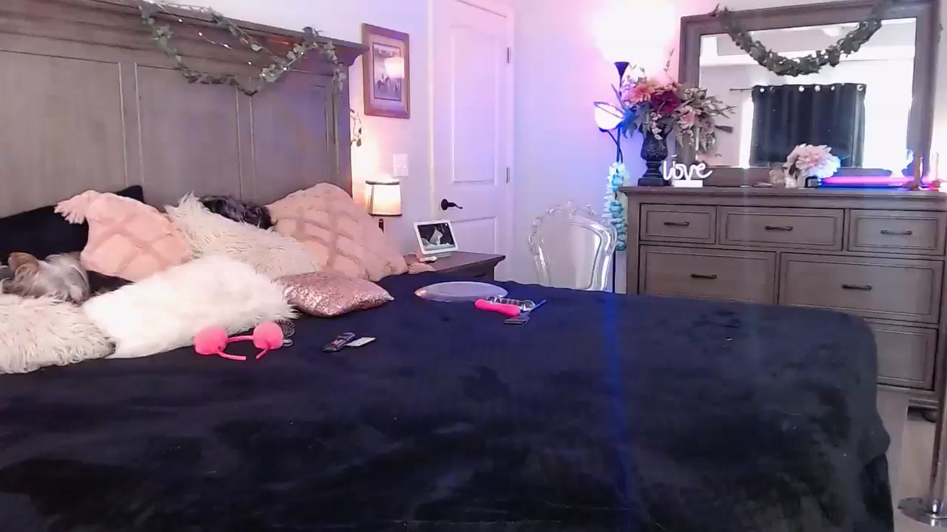 Gallery image thumbnail from Marilyn_XO's myfreecams stream on, 11/04/2024, 21:42 image 5 of 20