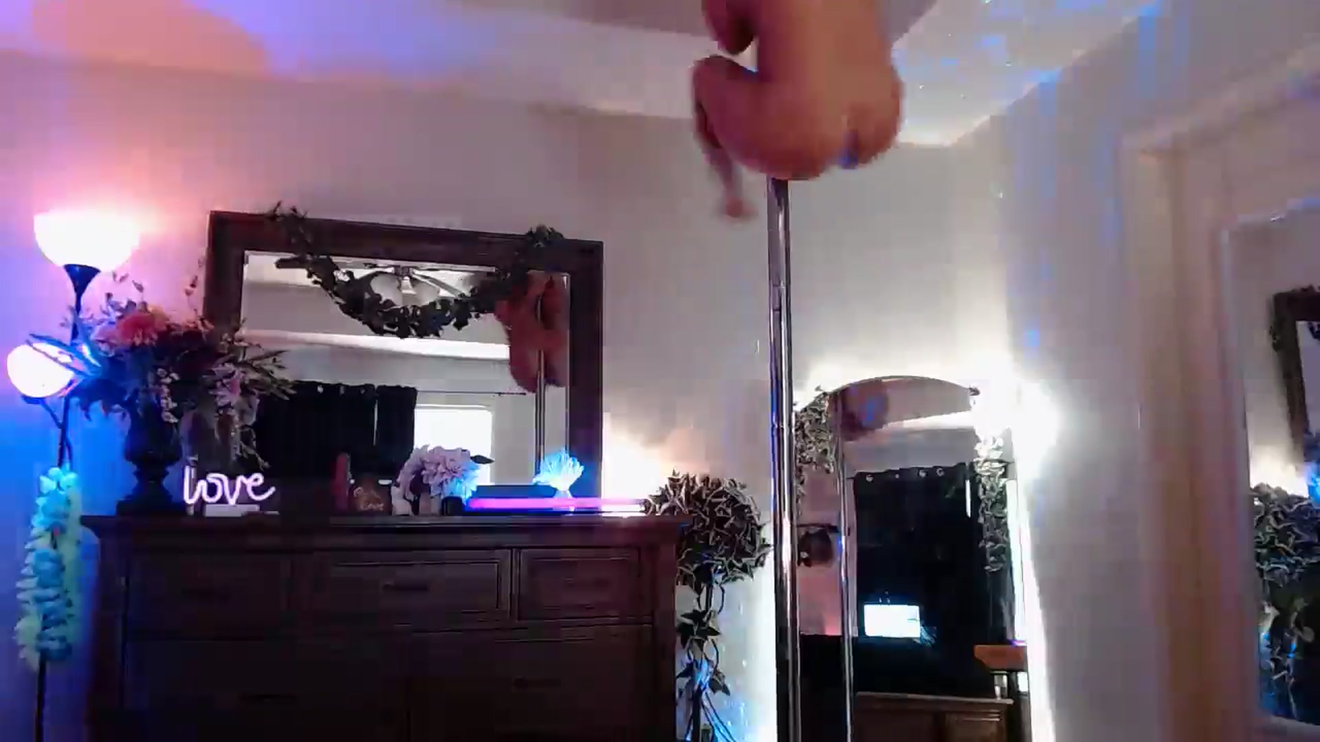 Gallery image thumbnail from Marilyn_XO's myfreecams stream on, 11/07/2024, 19:59 image 6 of 20
